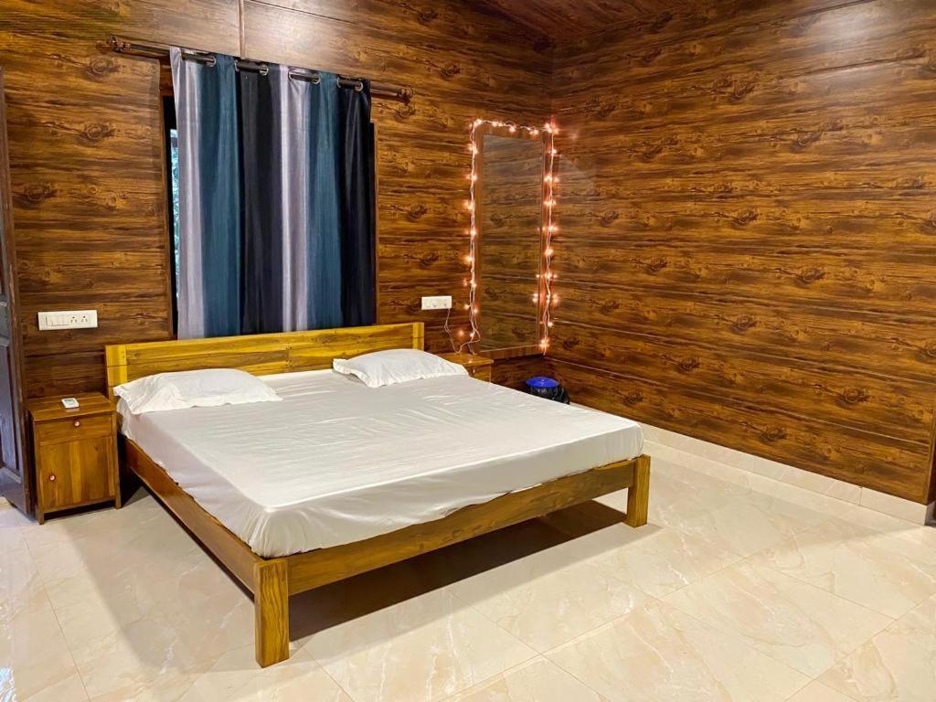 The Mango Woods Cottage with Bathtub in Alibag with Swimming Pool