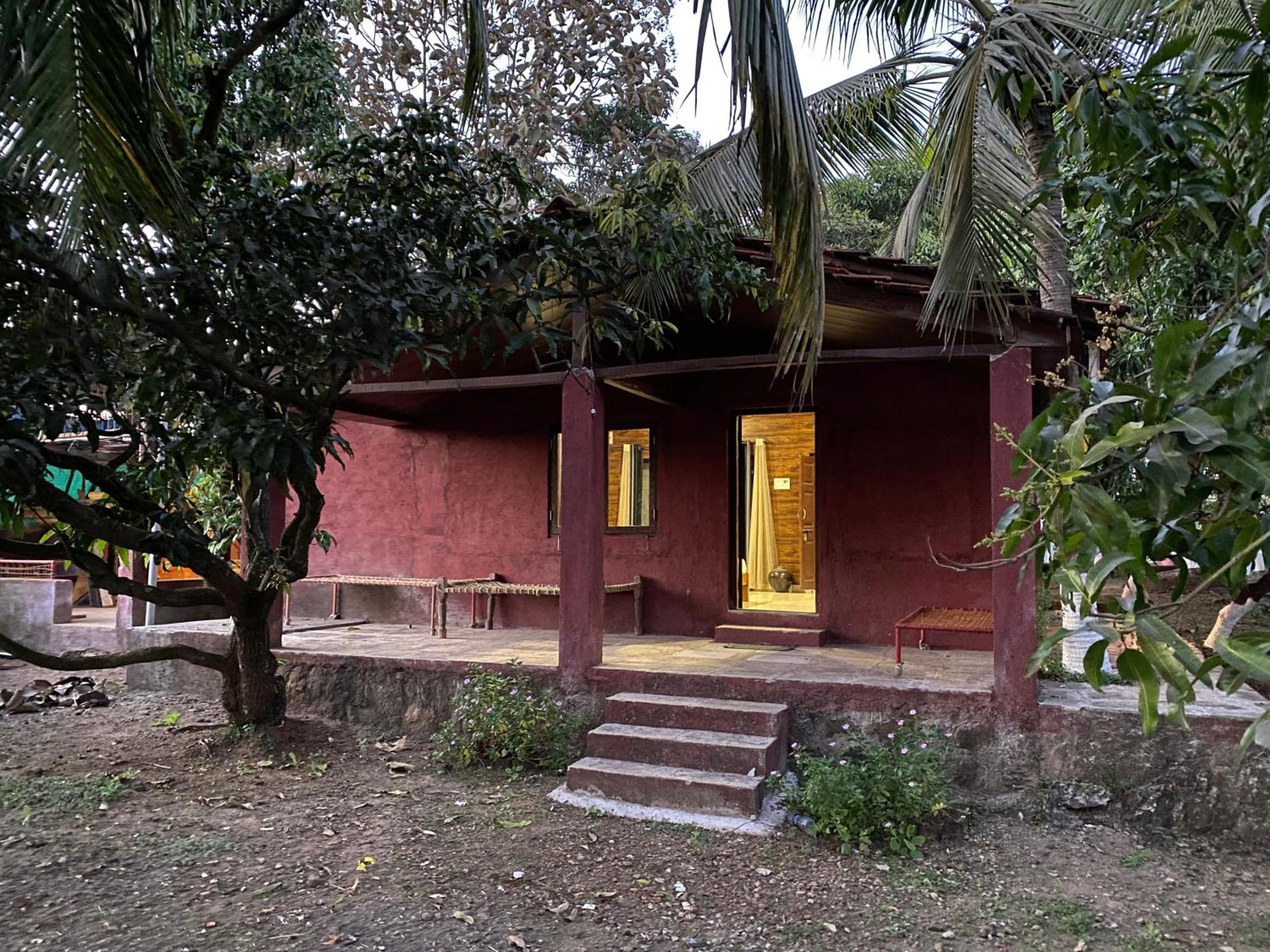 The Mango Woods Cottage with Bathtub in Alibag with Swimming Pool