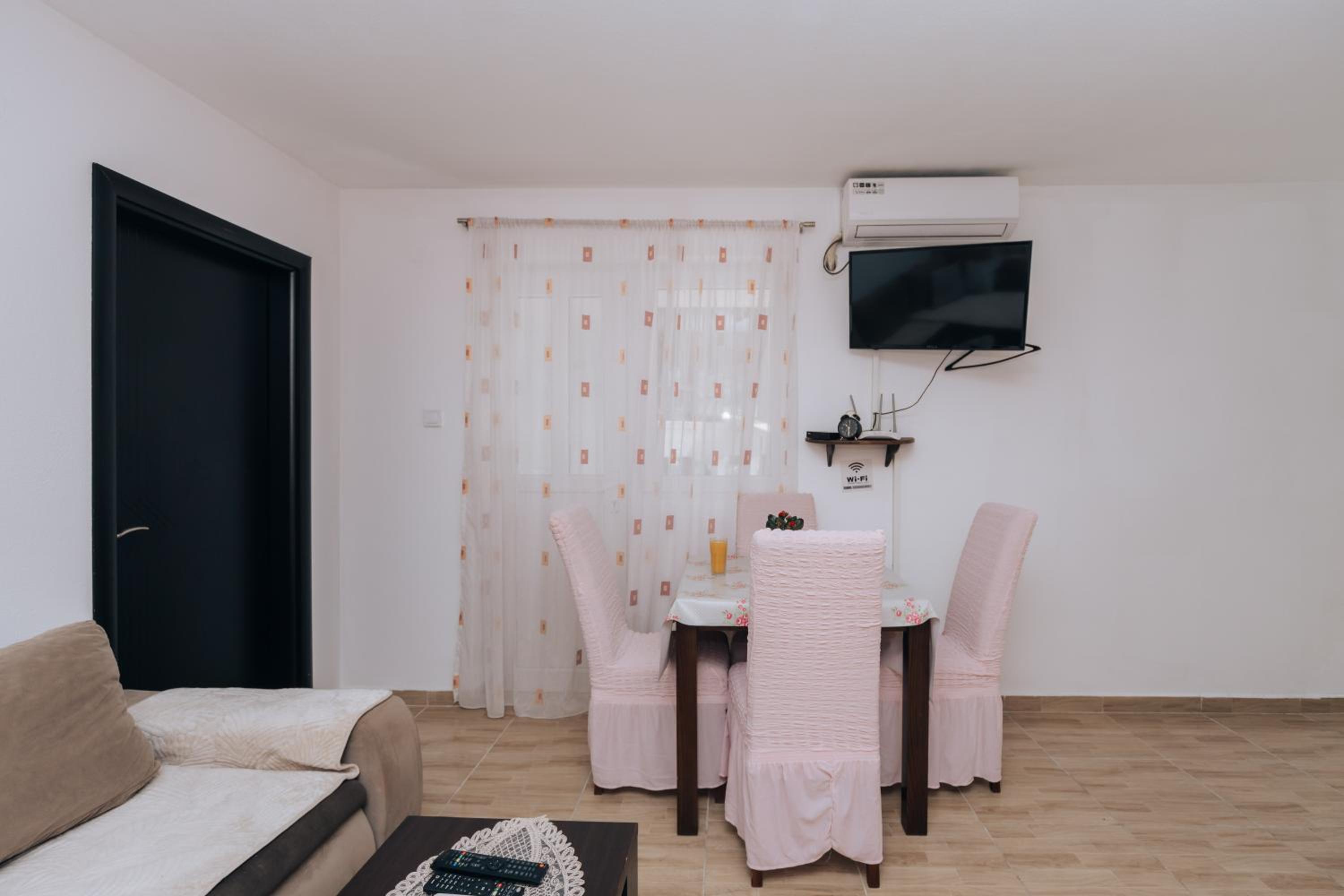 Paradise Bay Apartments