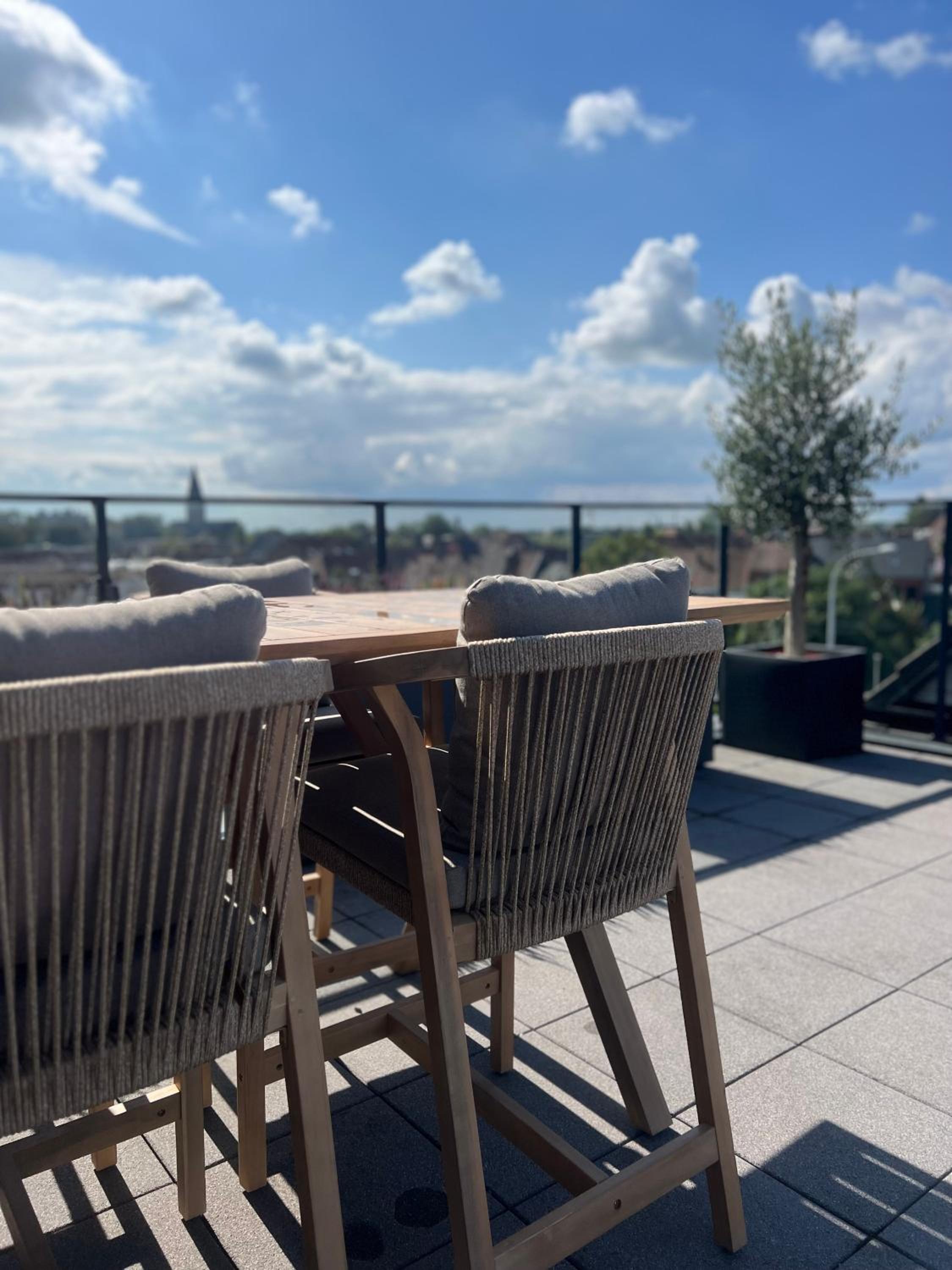 Penthouse with awesome terrace and free parking