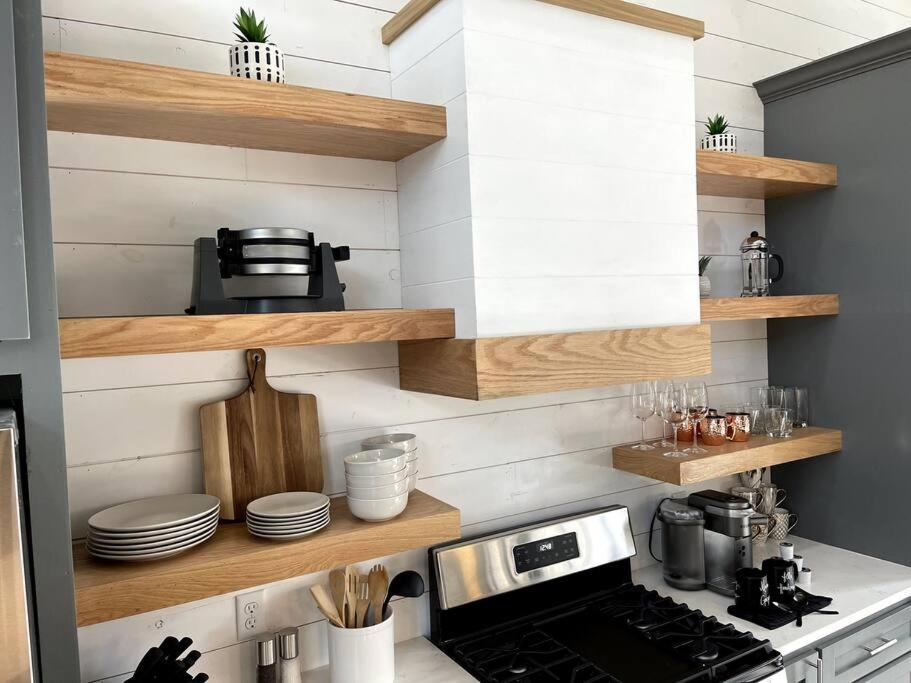 The Brand New - The Luxe Cabin sleeps 12! view 4