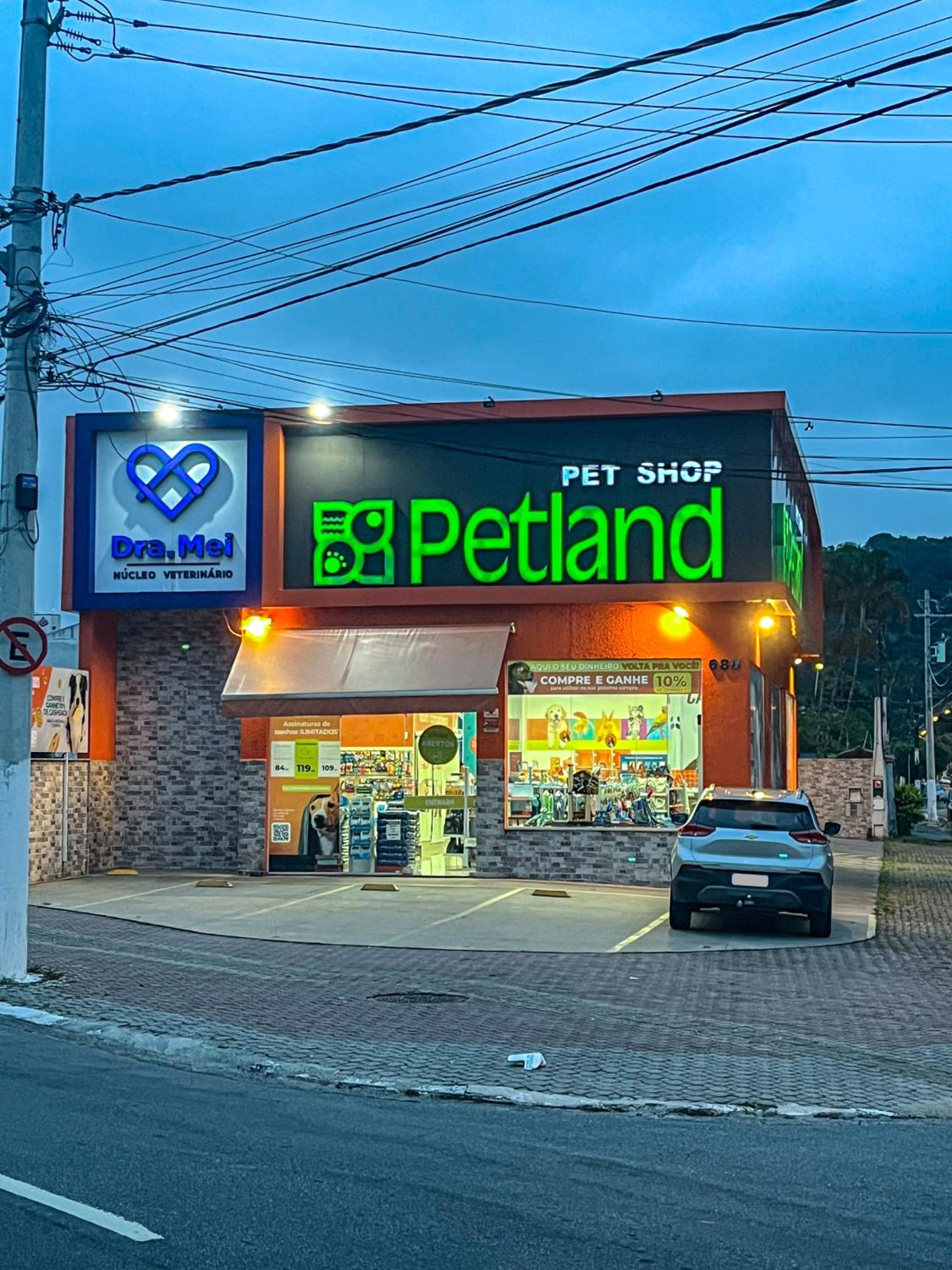 Ap Canto do Forte com Wi-Fi, TV e varanda