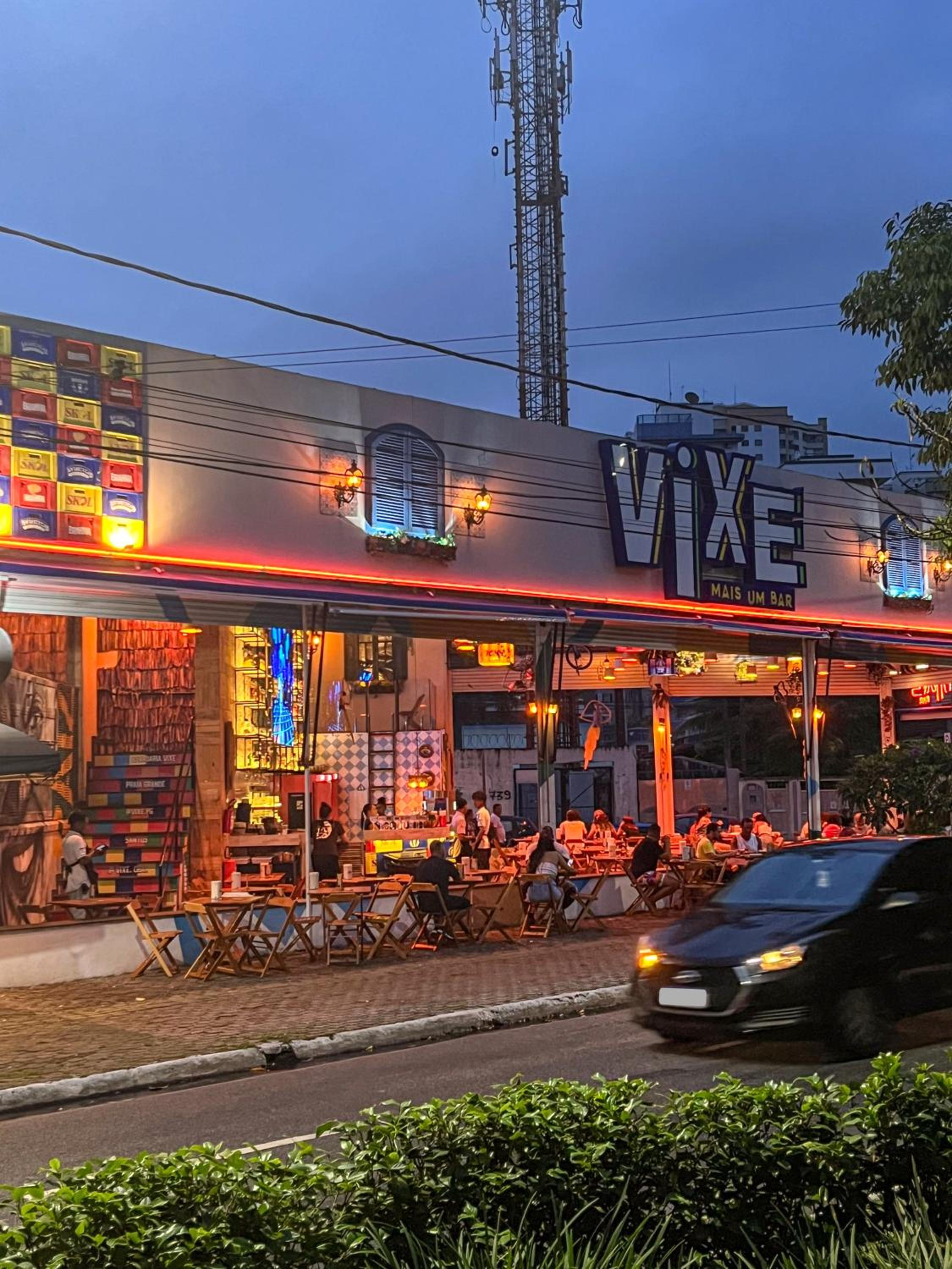 Ap Canto do Forte com Wi-Fi, TV e varanda
