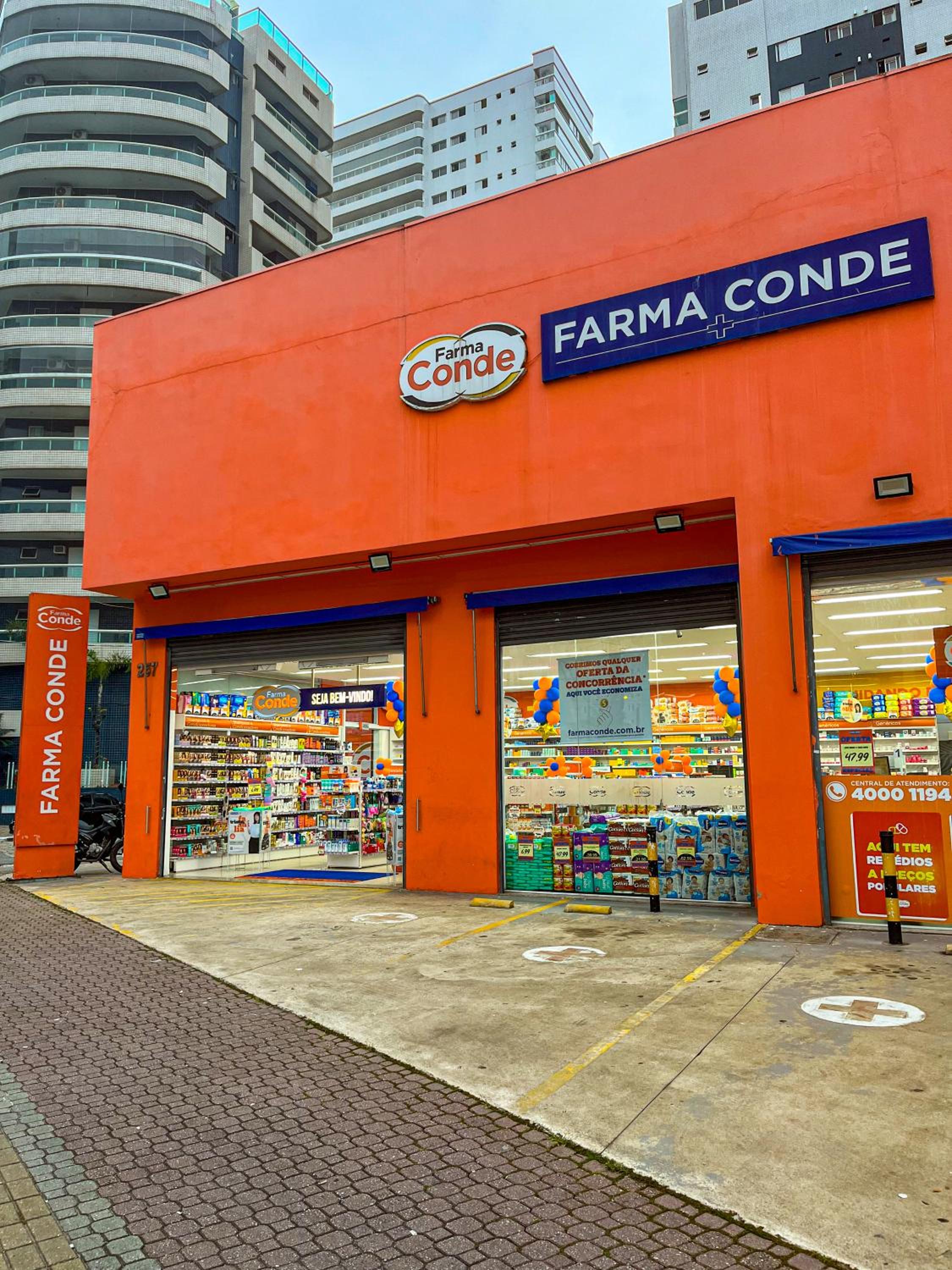 Ap Canto do Forte com Wi-Fi, TV e varanda
