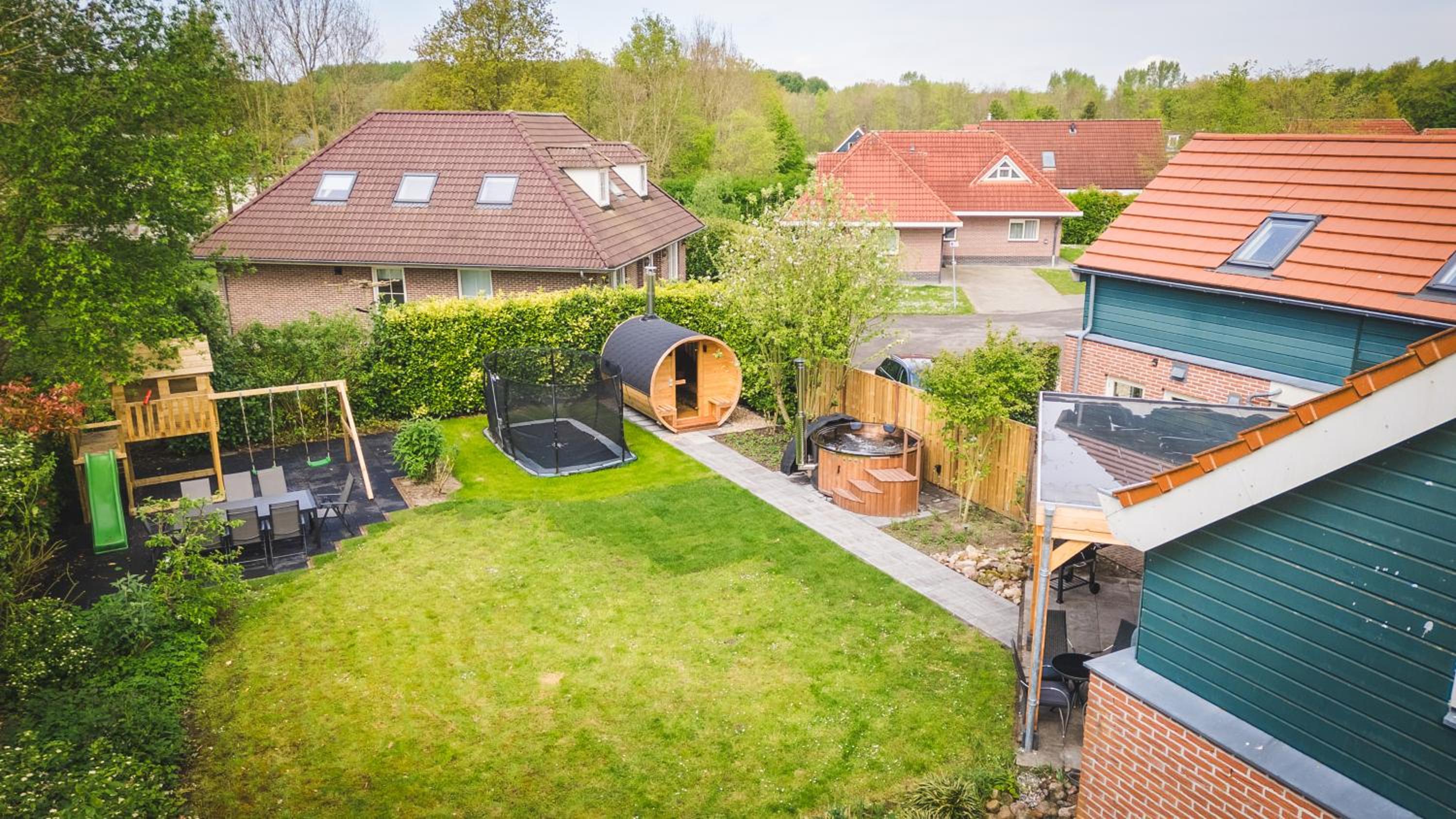 Newly renovated luxurious Villa / hottub / sauna / 7 bedrooms