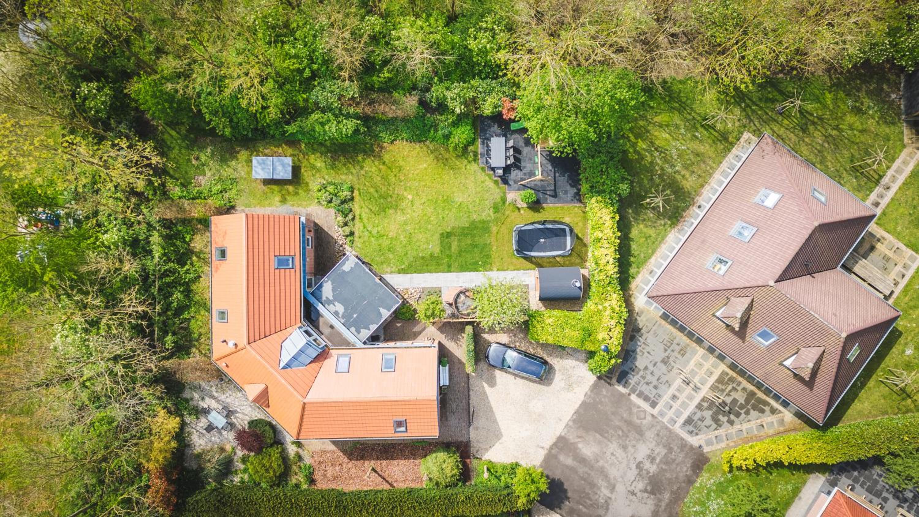 Newly renovated luxurious Villa / hottub / sauna / 7 bedrooms
