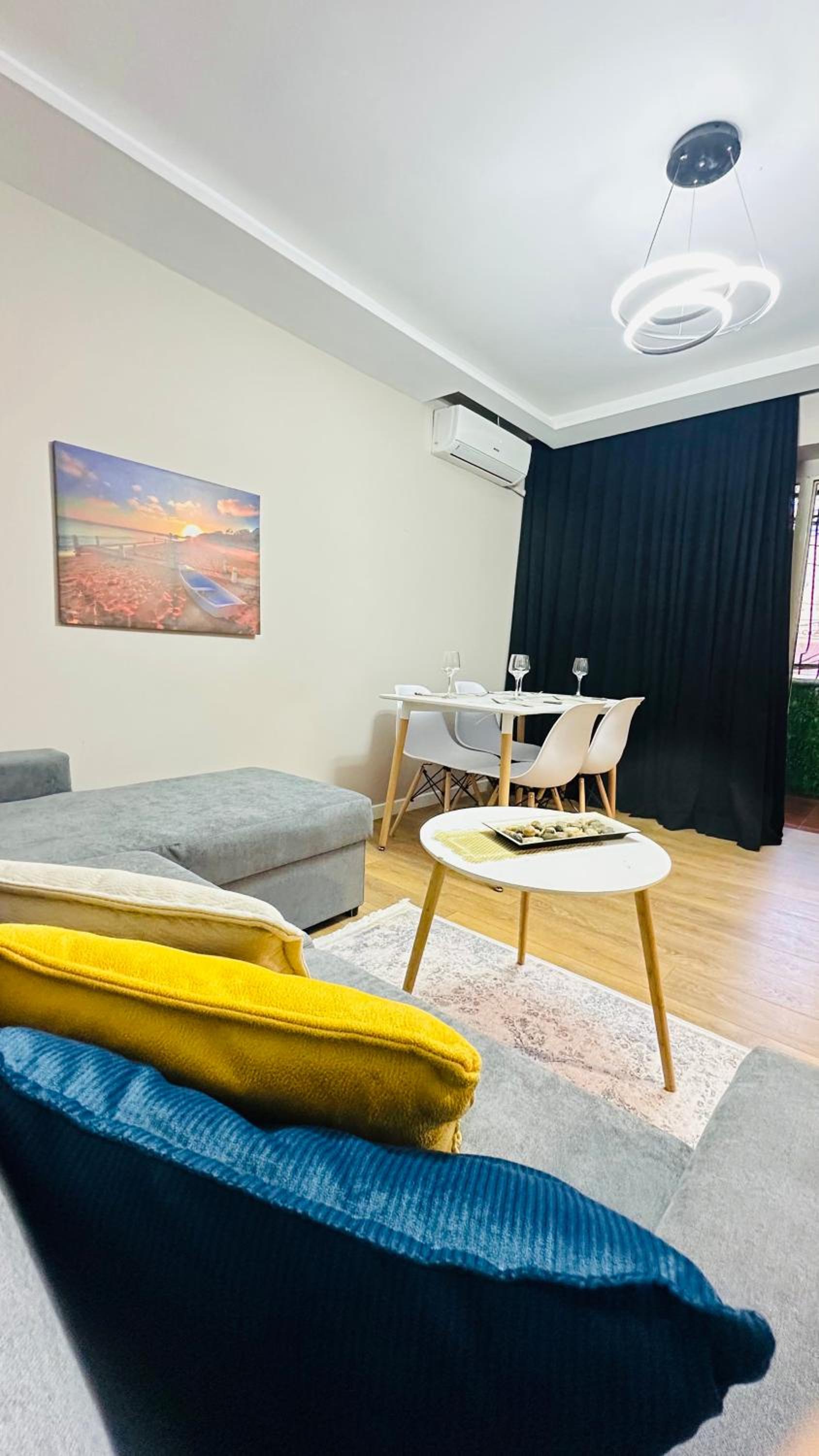 Bllok: Central Cozy Stay, 24/7 Self Check-in