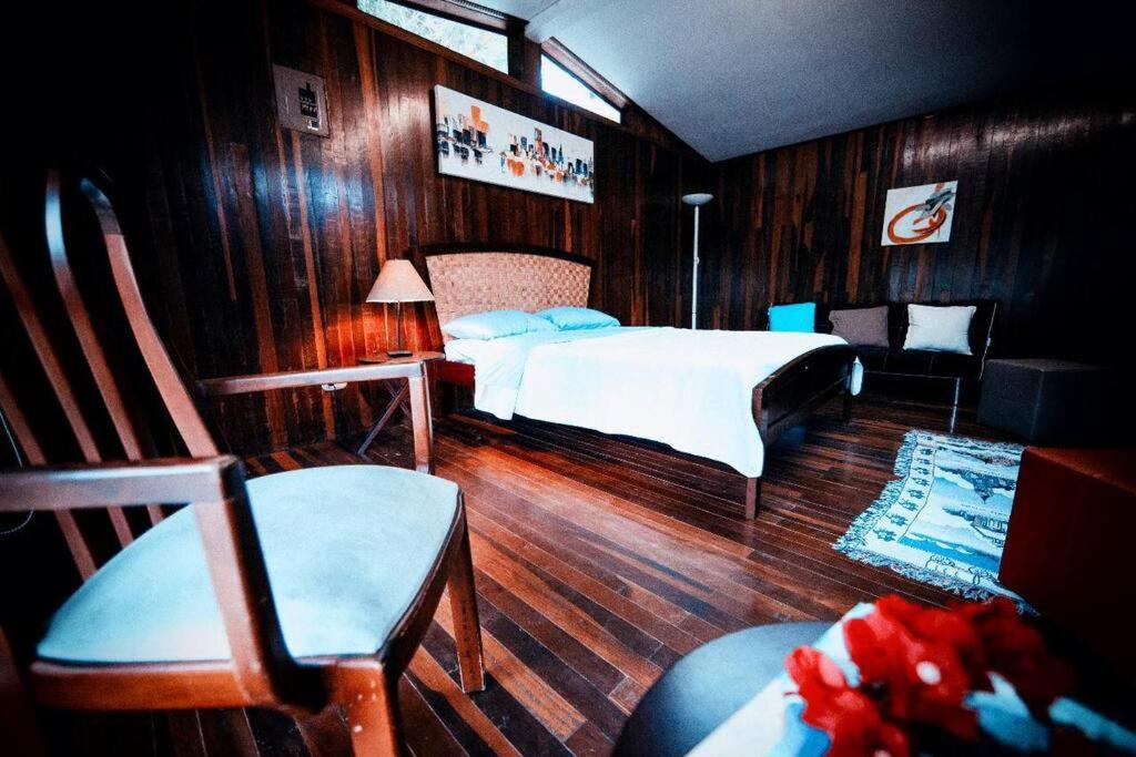 Rainforest Cabin in Escazu