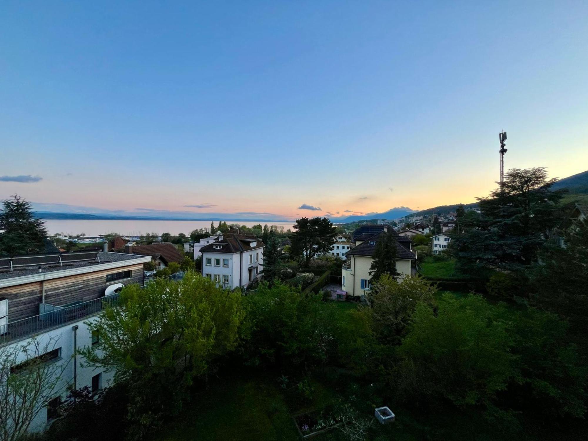 Spacieux attique avec vue sur le lac