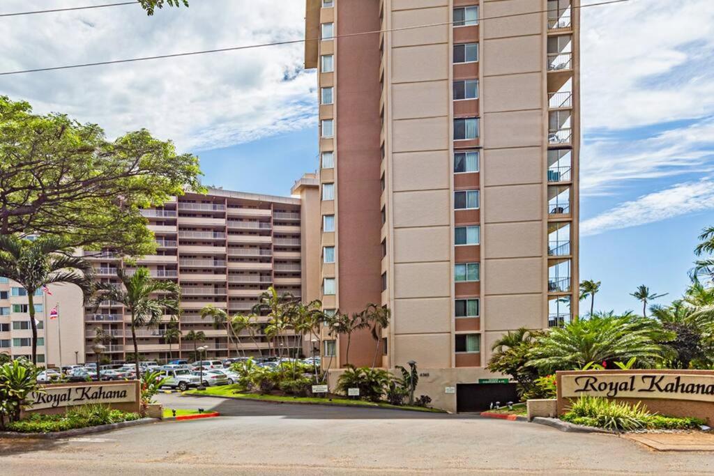 Royal Kahana 714- Updated ocean view Hawaiiana style 1 bedroom in Kahana, US