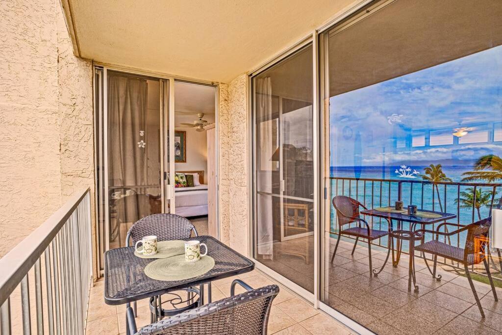 Royal Kahana 714- Updated ocean view Hawaiiana style 1 bedroom