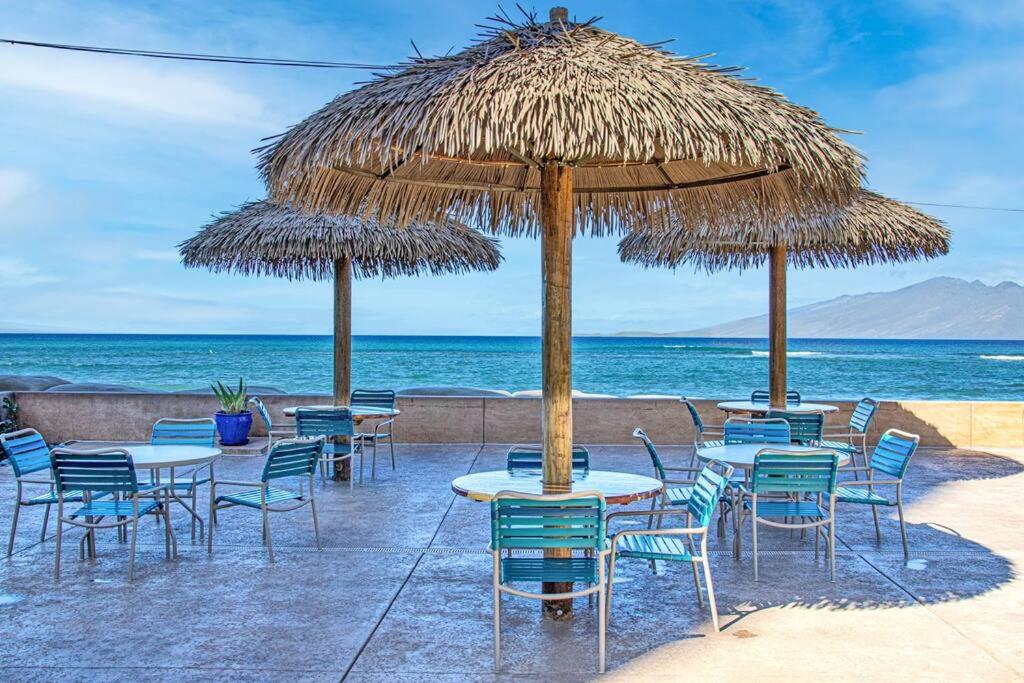 Royal Kahana 714- Updated ocean view Hawaiiana style 1 bedroom