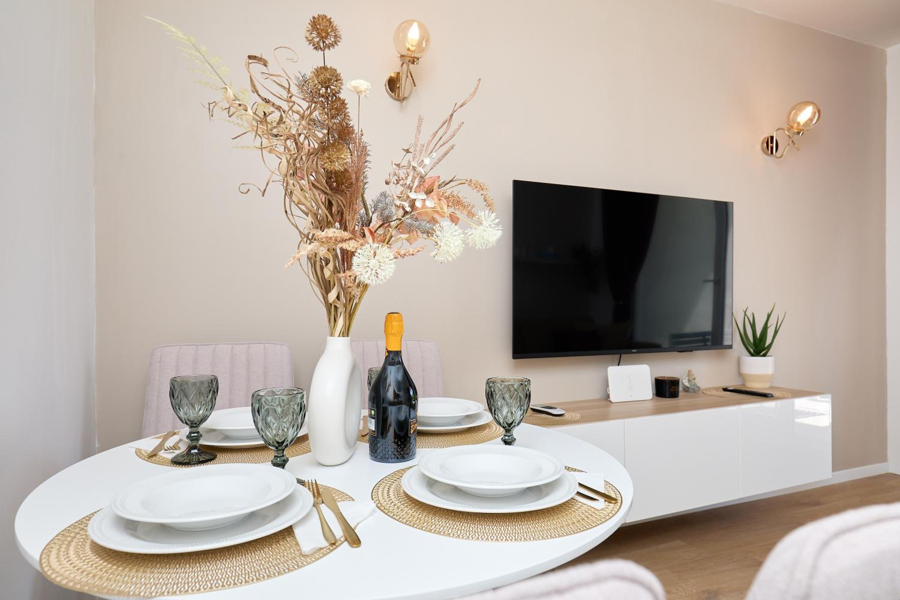GOLDEN ROSE - walking distance 1 km from old town