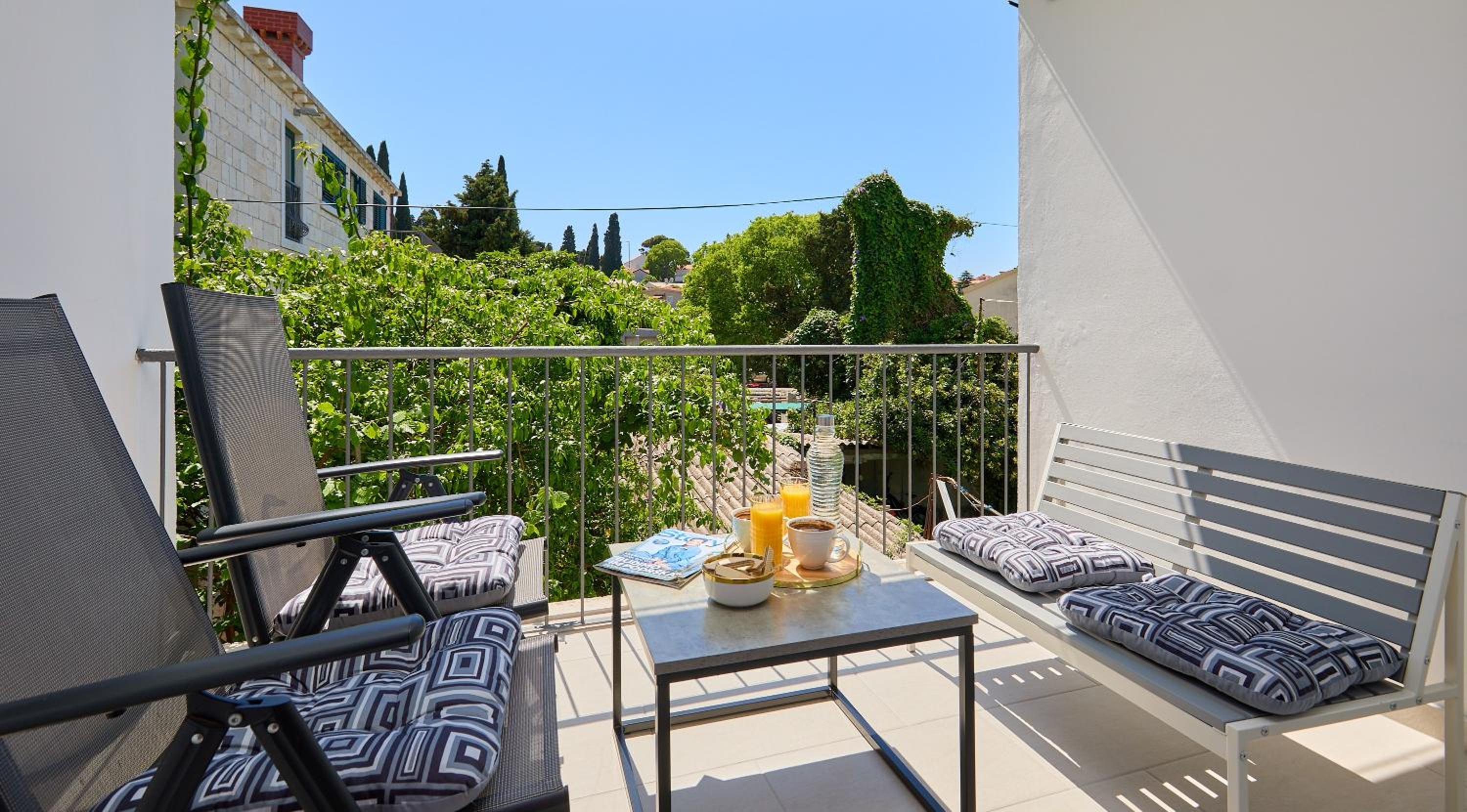 GOLDEN ROSE - walking distance 1 km from old town