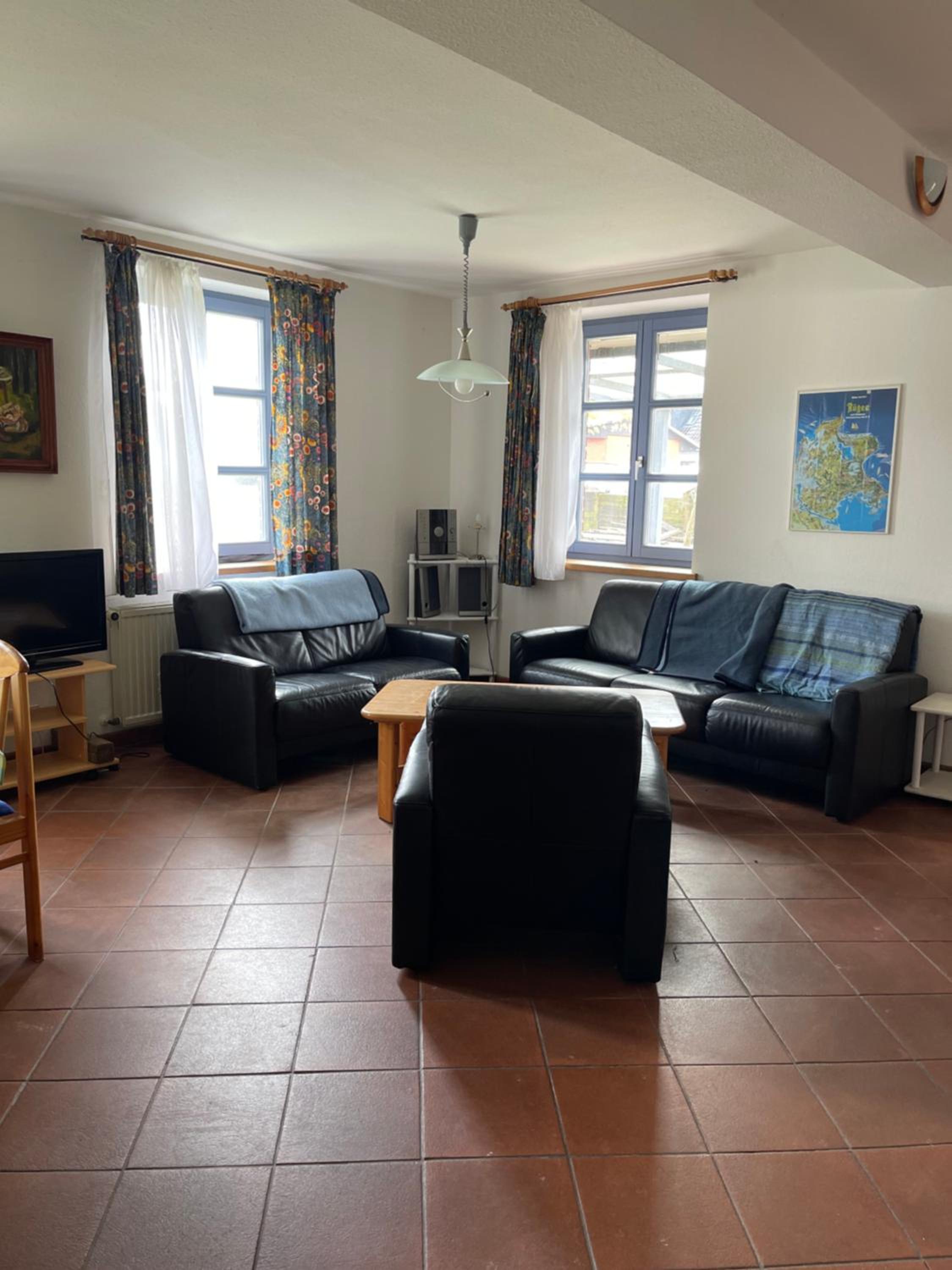Reetdachhäuser gegenüber Hiddensee