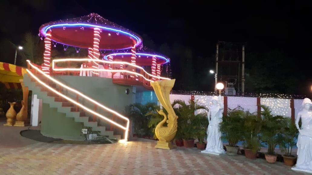 Maharaja Klyde Inn view 3