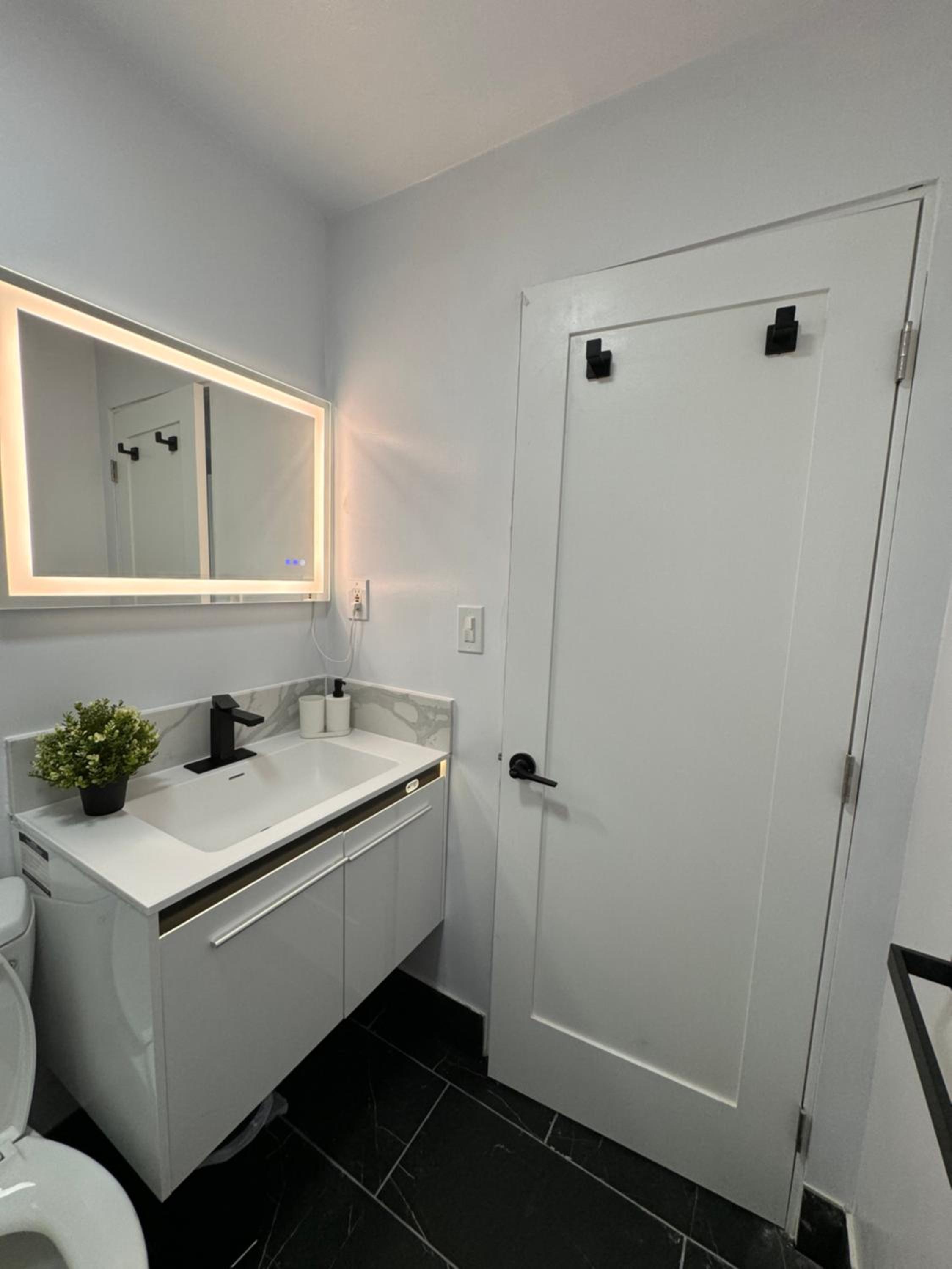 Modern 2BR Stylish & Cozy Unit