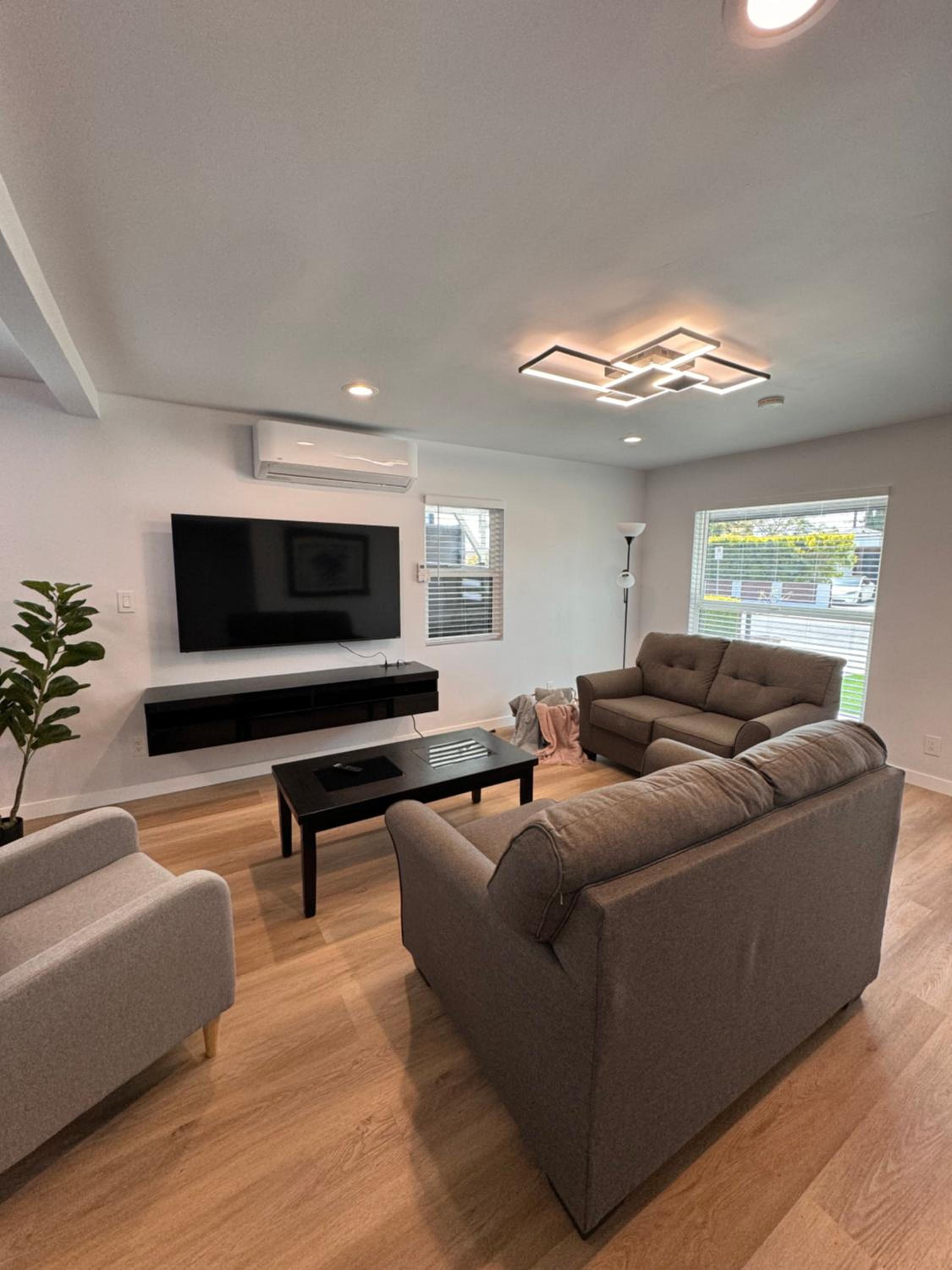 Modern 2BR Stylish & Cozy Unit