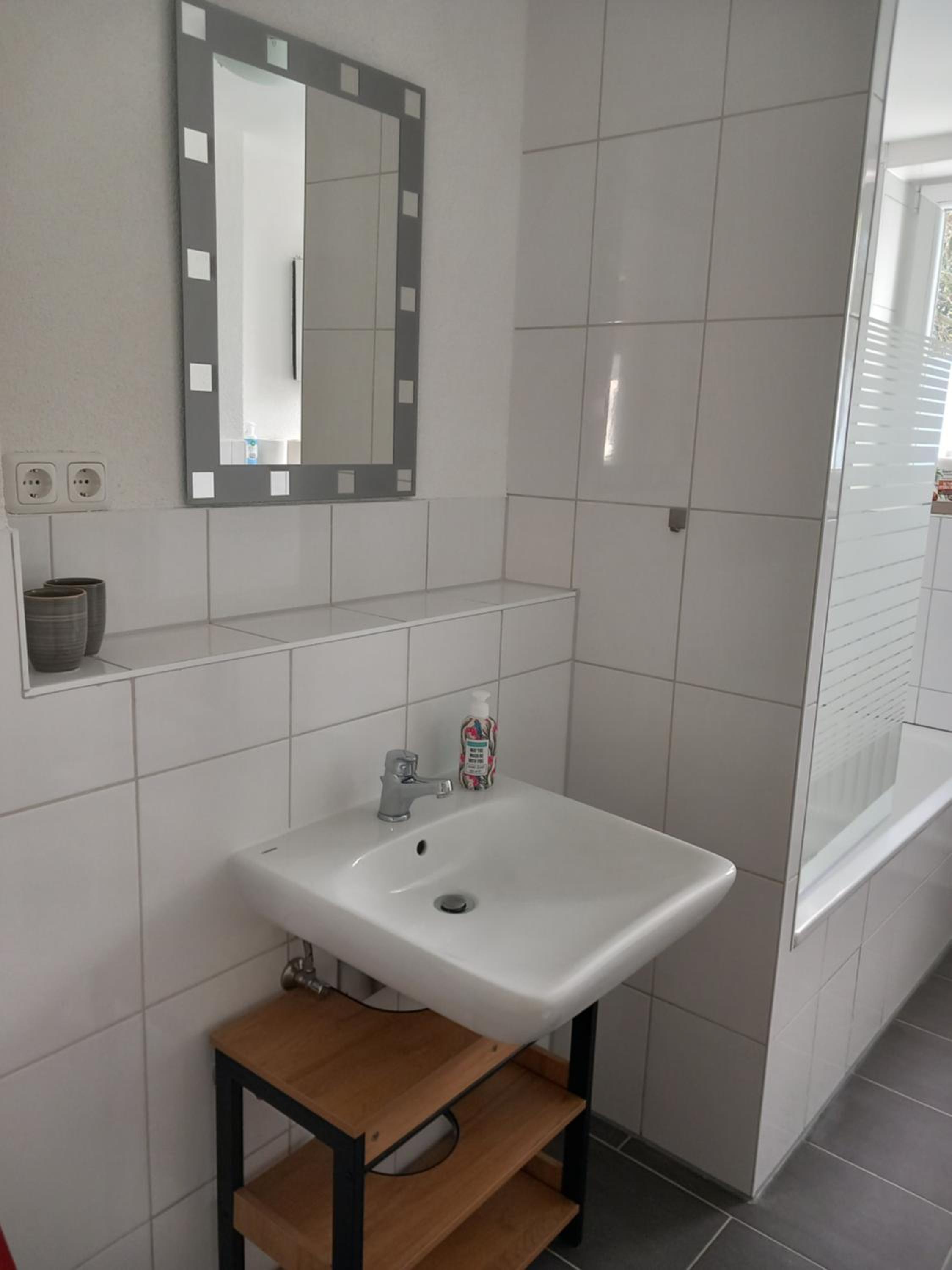 City Apartment 2#Netflix &Wlan &Kingsize Bett & Kaffee Maschine & Zentral & 500m Innenhafen & 2 min U Bahn