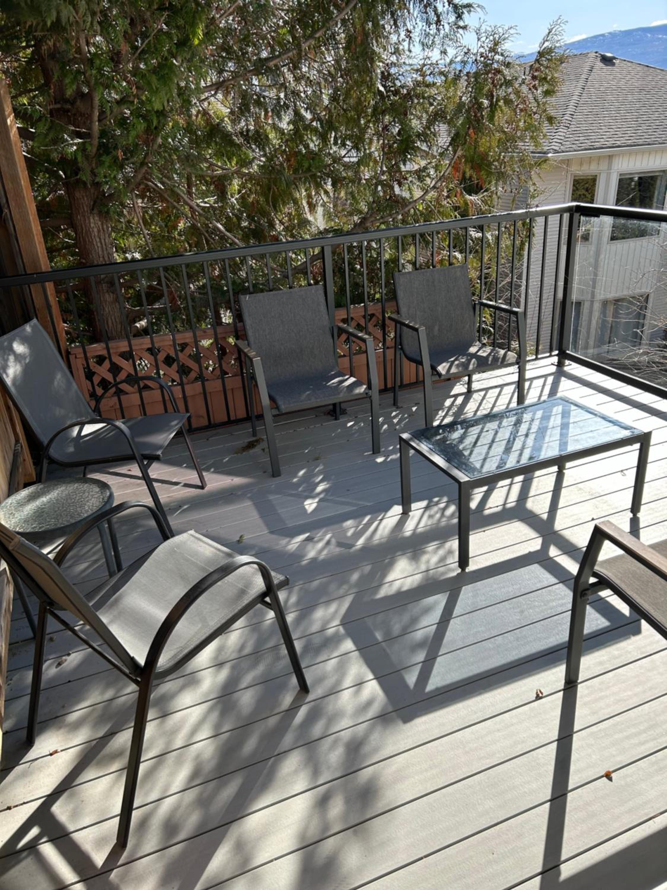 Lakefront wine trail Fully Licensed modern suite