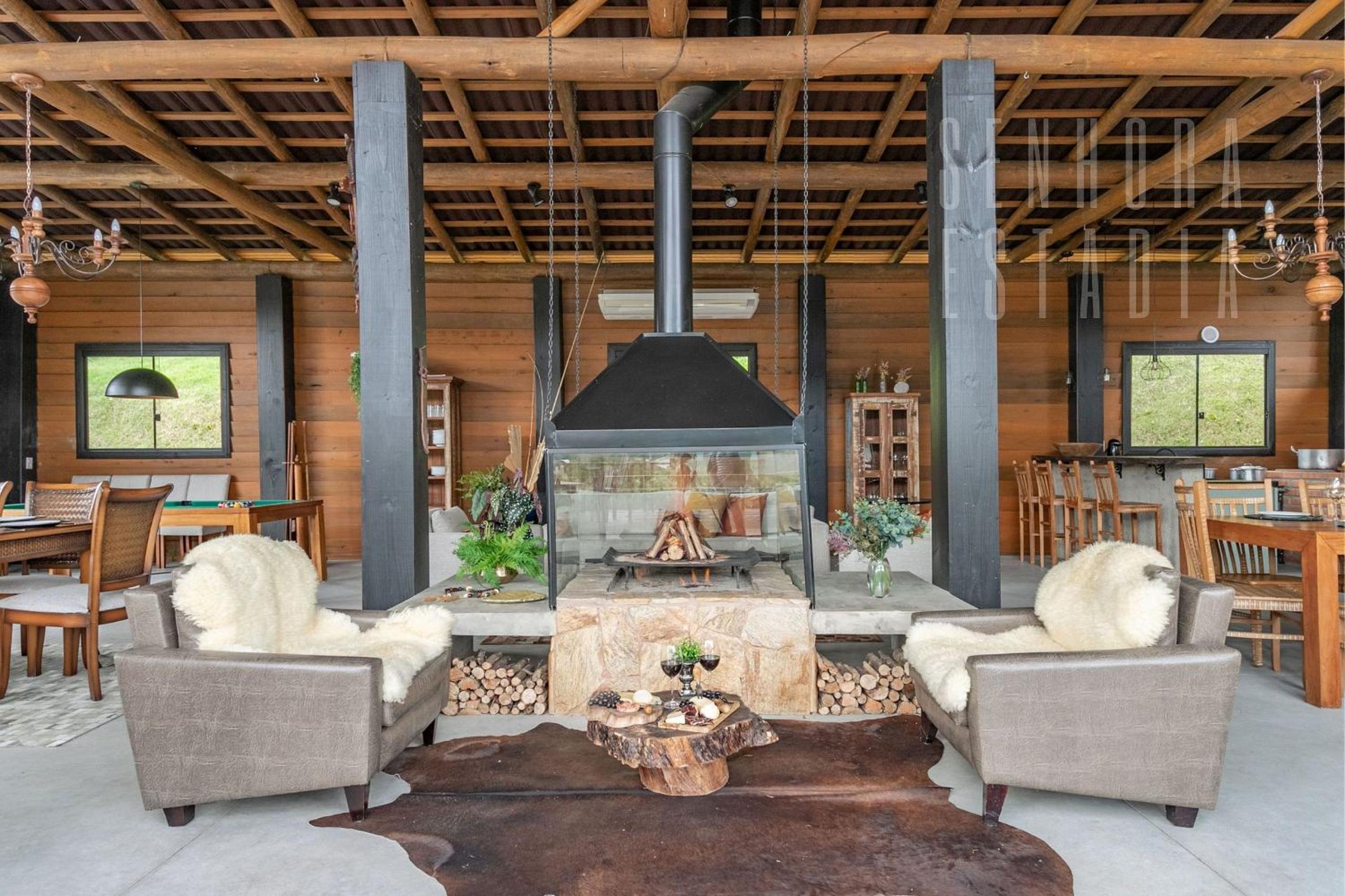 Summer Paradise: Jacuzzi, Pool, and Comfort
