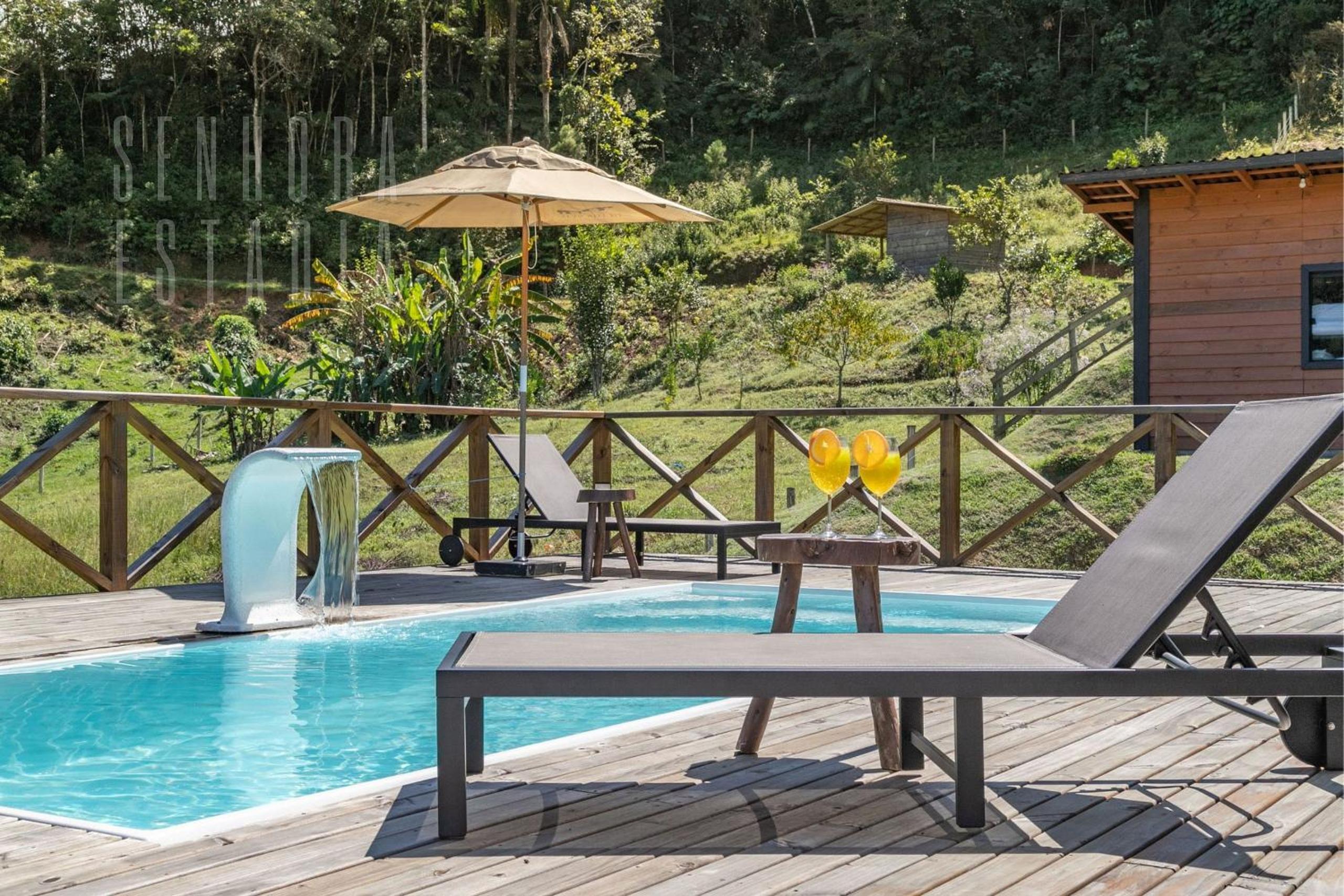 Summer Paradise: Jacuzzi, Pool, and Comfort