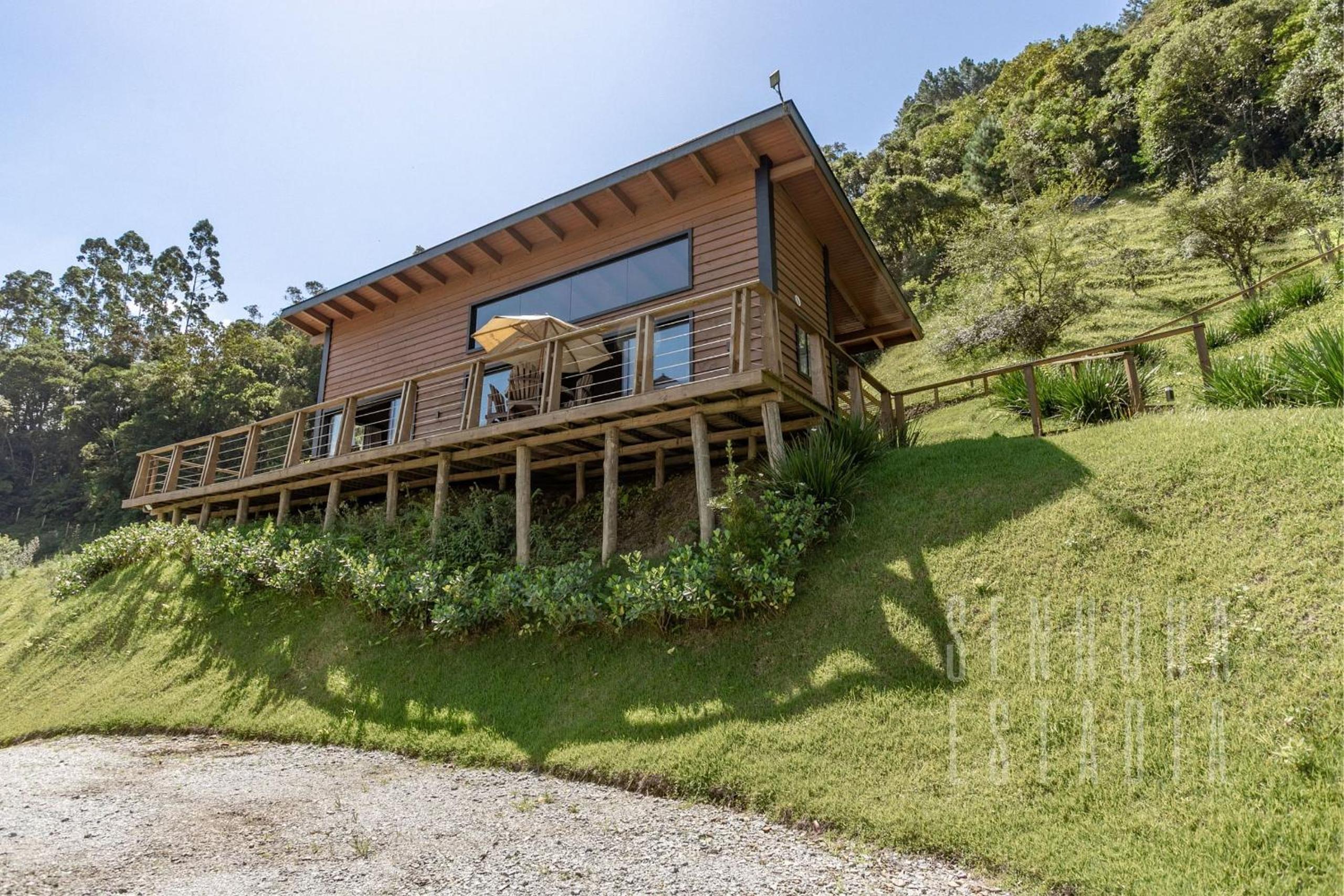 Summer Paradise: Jacuzzi, Pool, and Comfort
