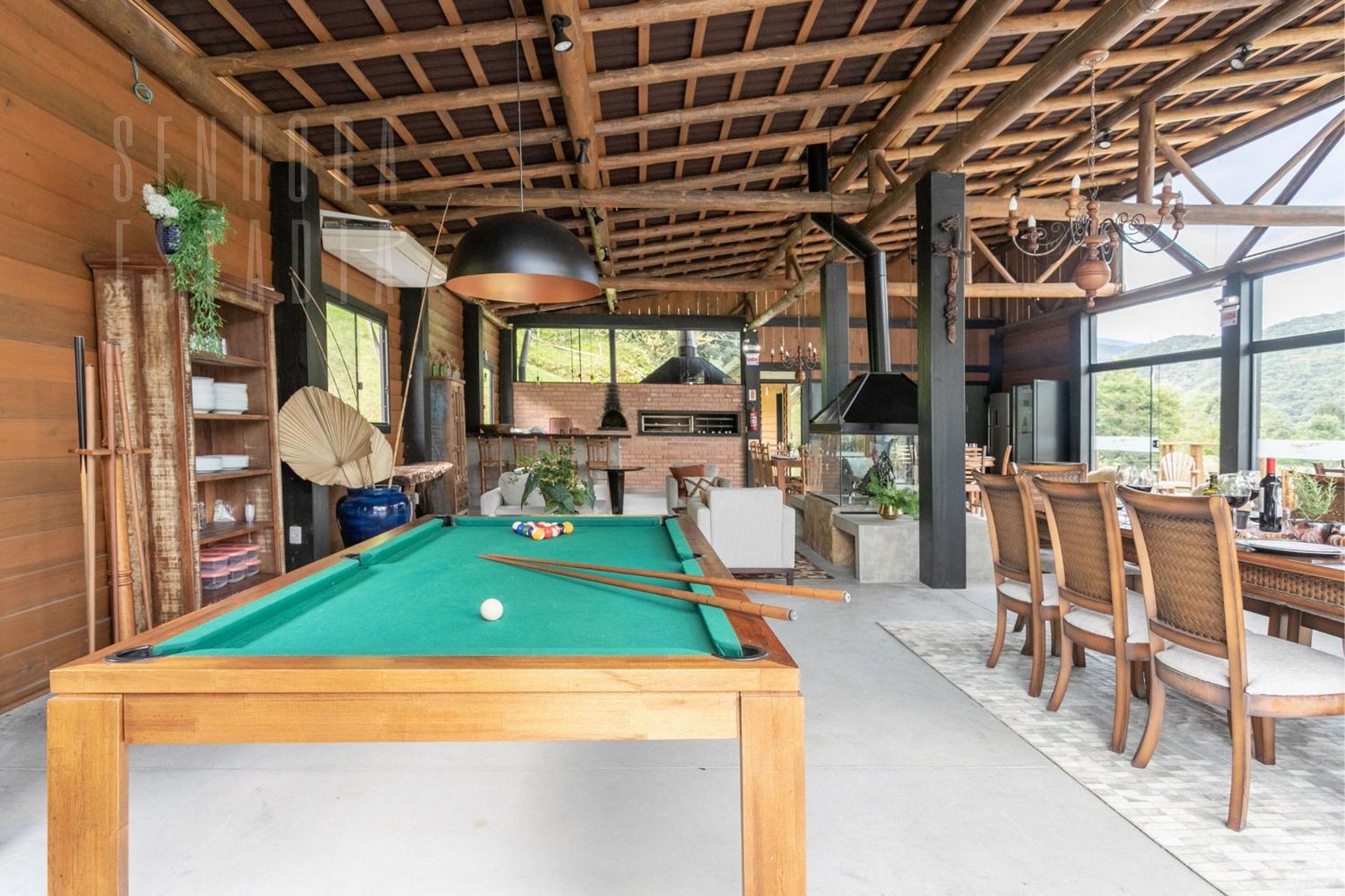 Summer Paradise: Jacuzzi, Pool, and Comfort