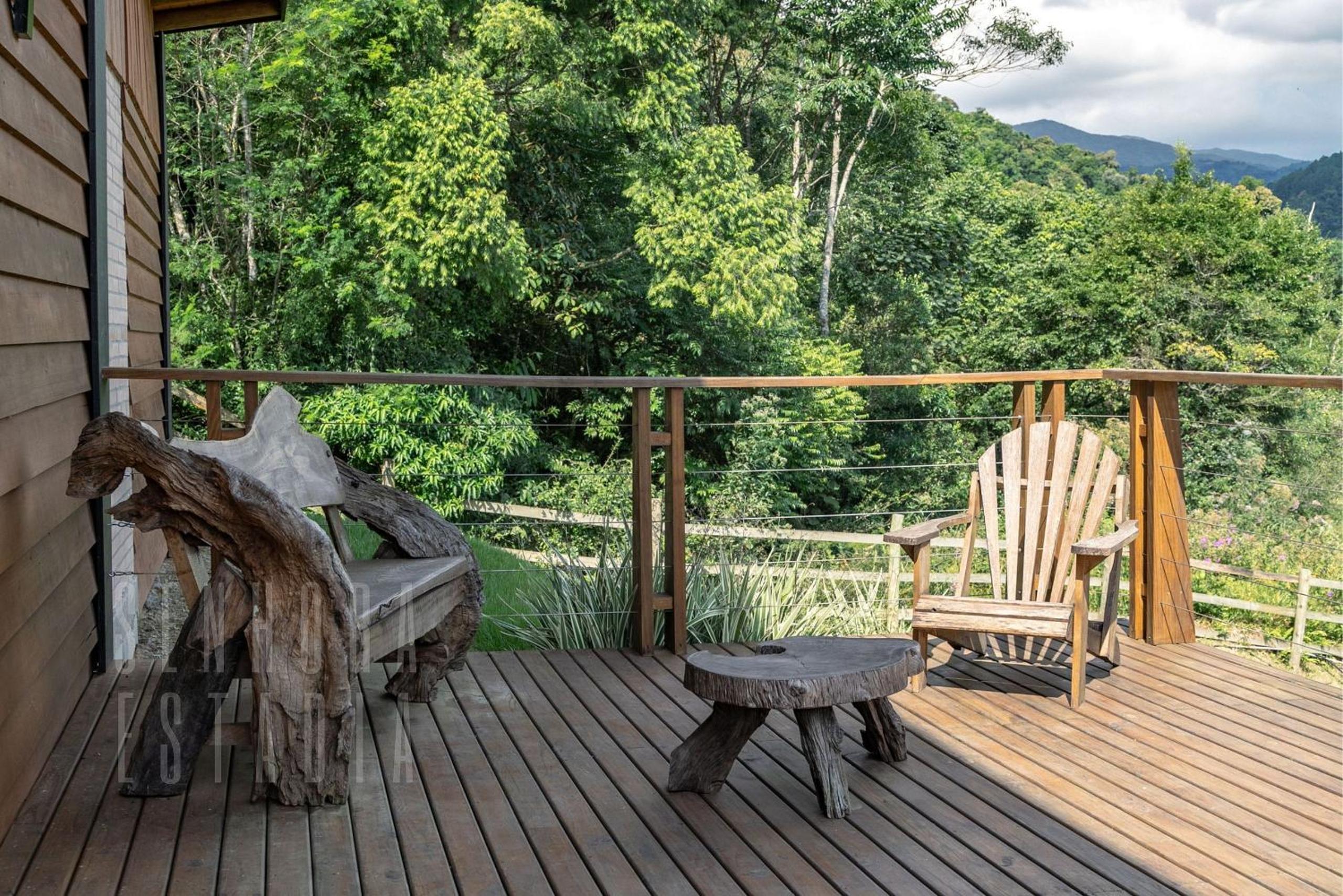 Summer Paradise: Jacuzzi, Pool, and Comfort
