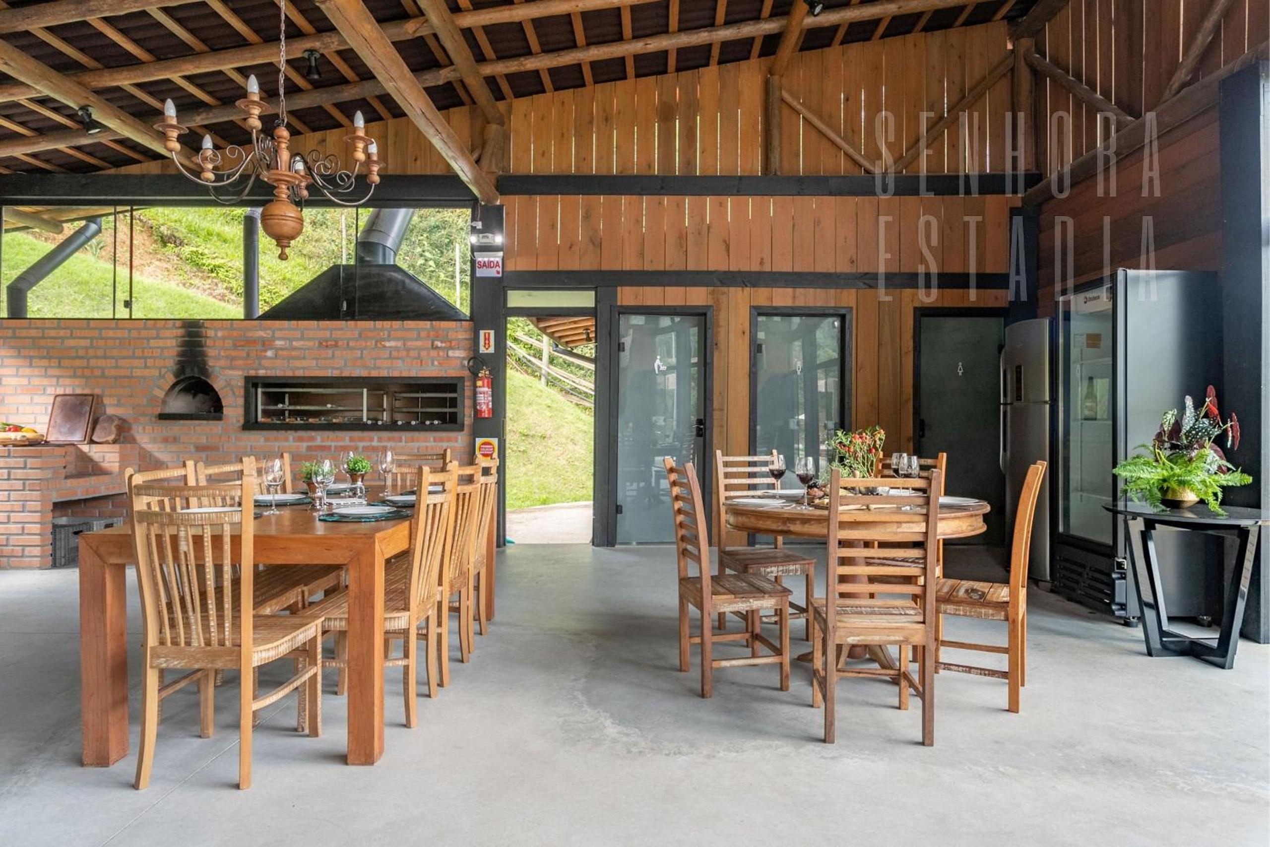 Summer Paradise: Jacuzzi, Pool, and Comfort