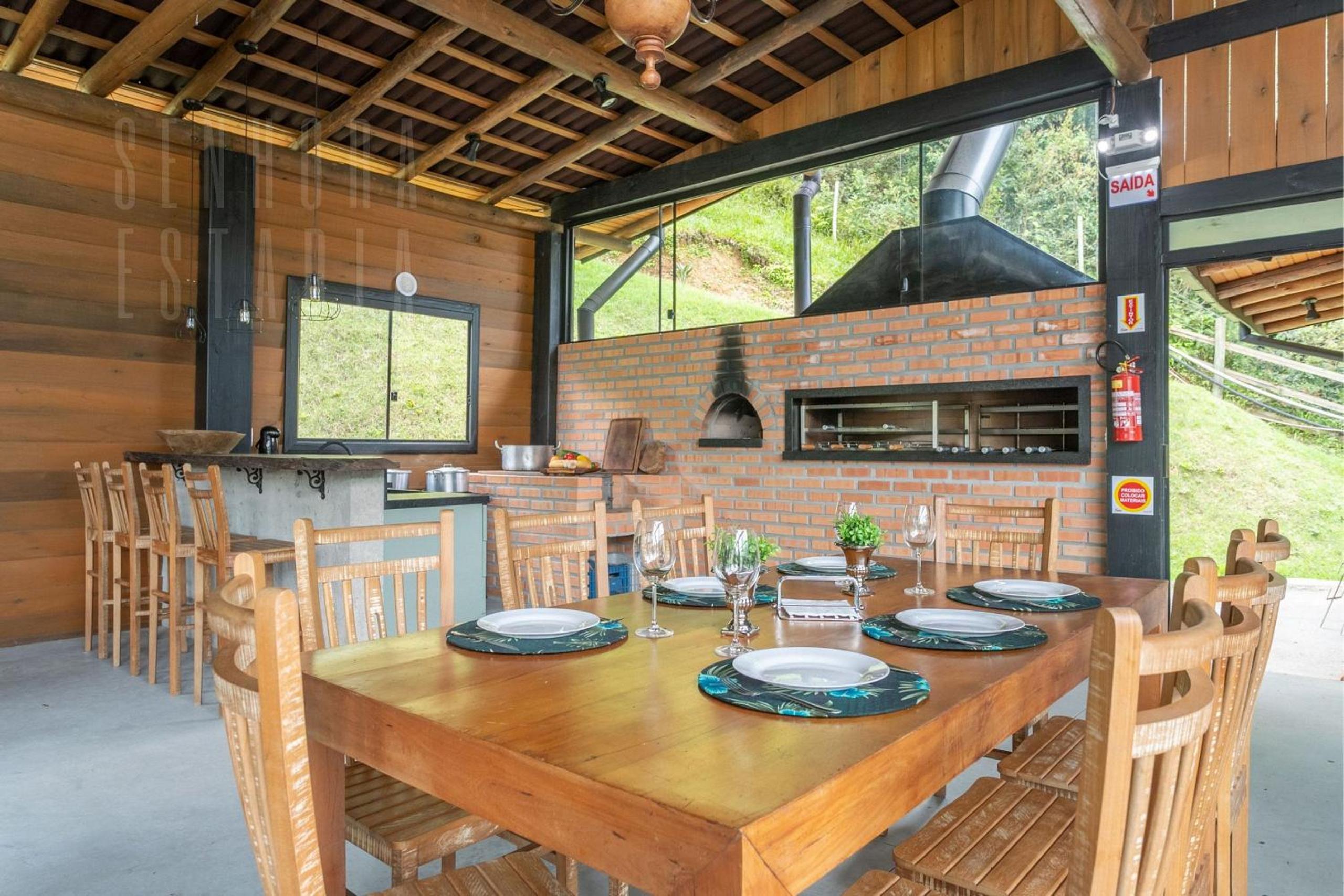 Summer Paradise: Jacuzzi, Pool, and Comfort