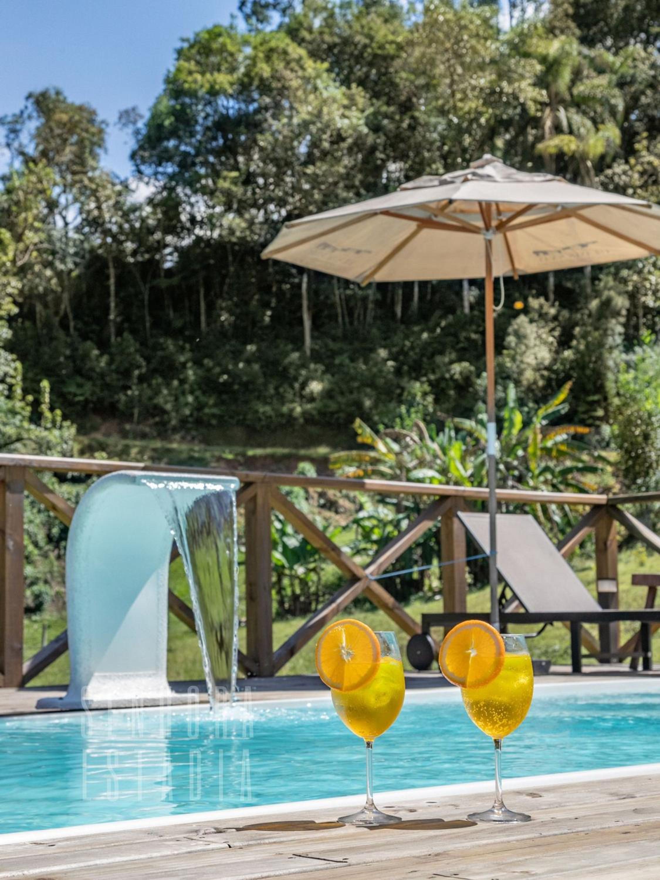 Summer Paradise: Jacuzzi, Pool, and Comfort