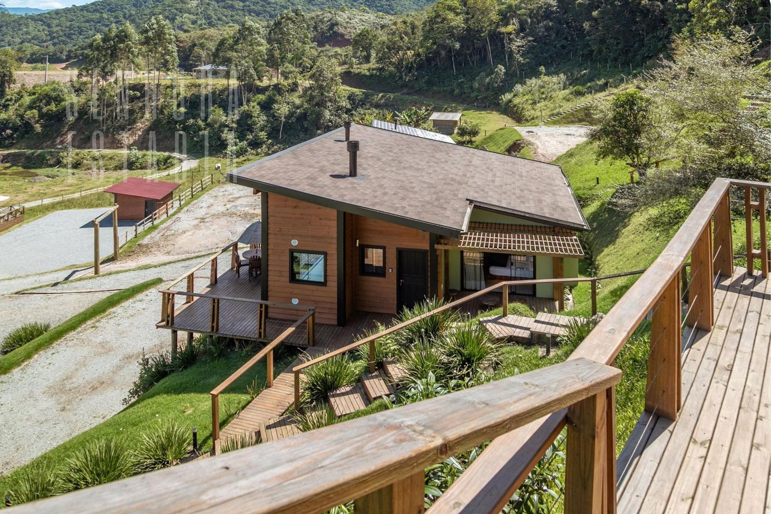 Summer Paradise: Jacuzzi, Pool, and Comfort