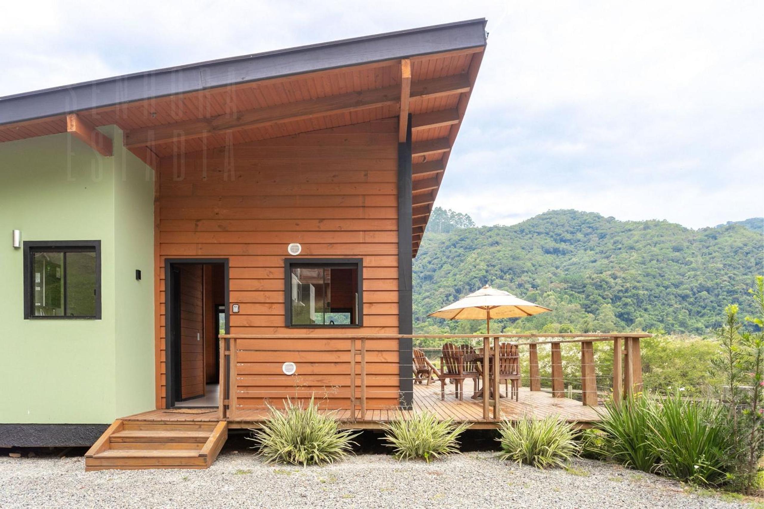 Summer Paradise: Jacuzzi, Pool, and Comfort
