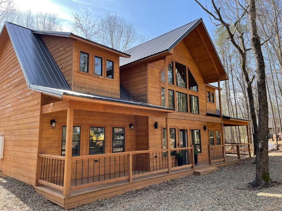 Hotel The Big Tex Luxury Cabin is EPIC - Image 1