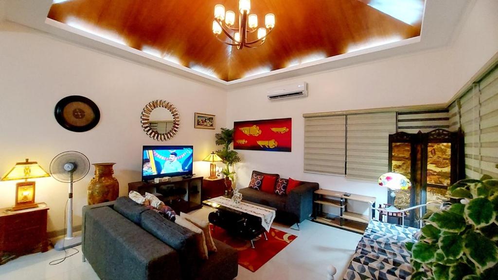 Liturs house - Tangub view 3