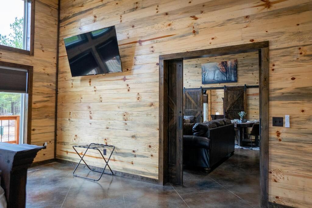 The Luxurious - River Ranch - Cabin Sleeps 9! view 5