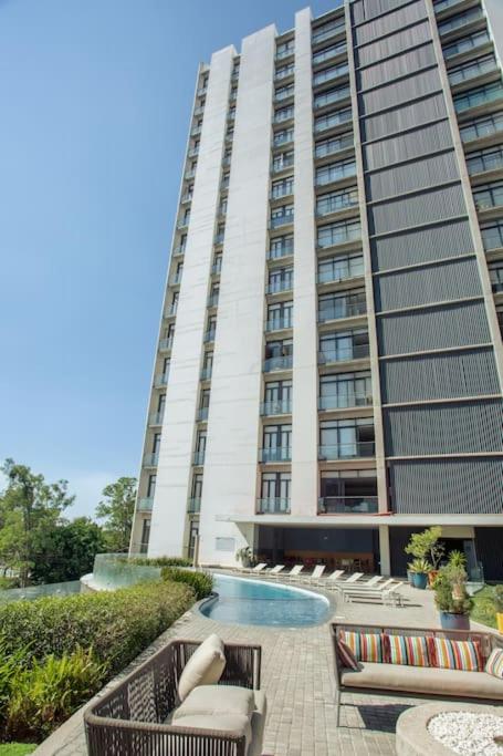 Spacious 3 bedroom apartment with cool amenities