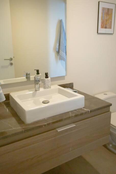 Spacious 3 bedroom apartment with cool amenities