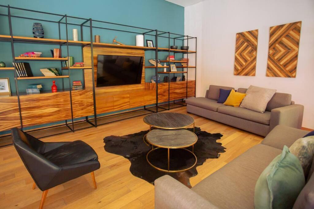 Spacious 3 bedroom apartment with cool amenities