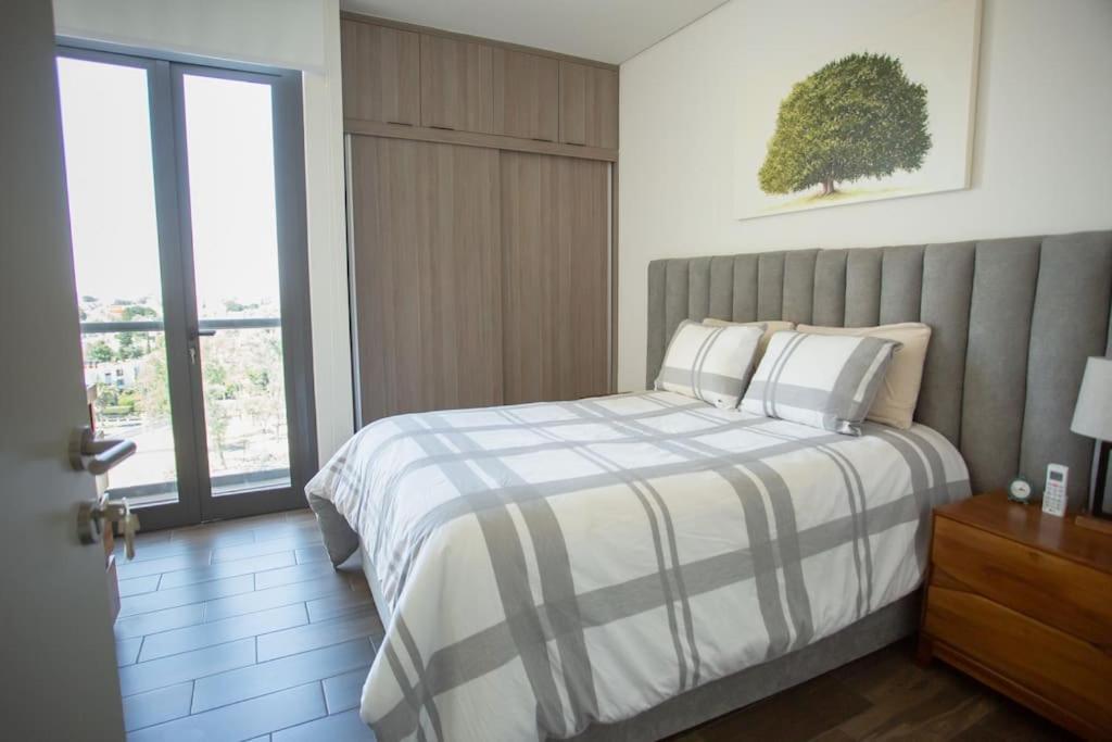 Spacious 3 bedroom apartment with cool amenities