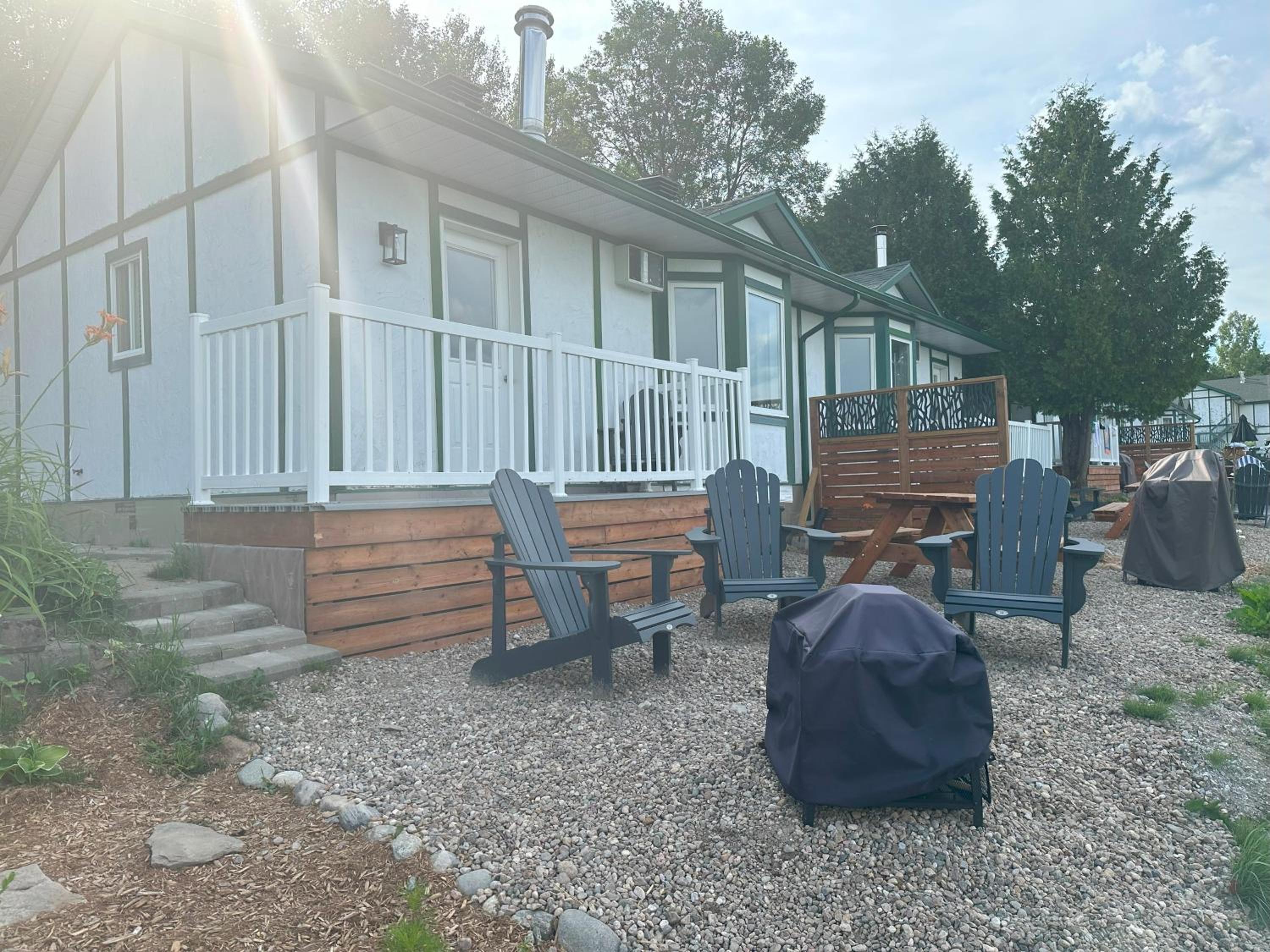Pimishka Chalet-Cottage-Studios