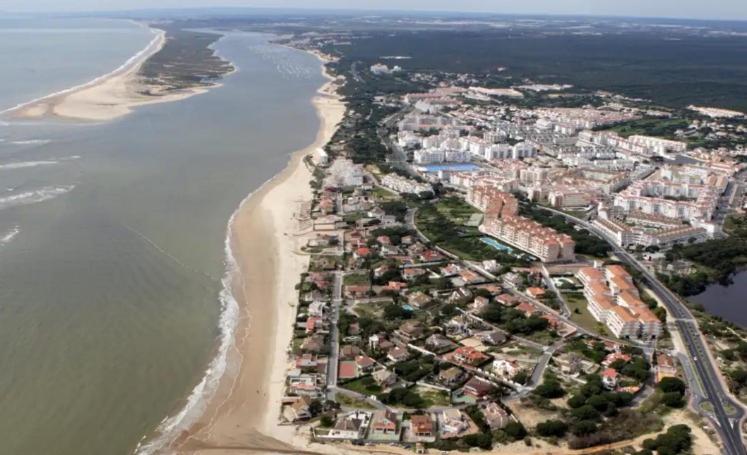 Chalet espectacular e independiente, primera línea de playa en Huelva