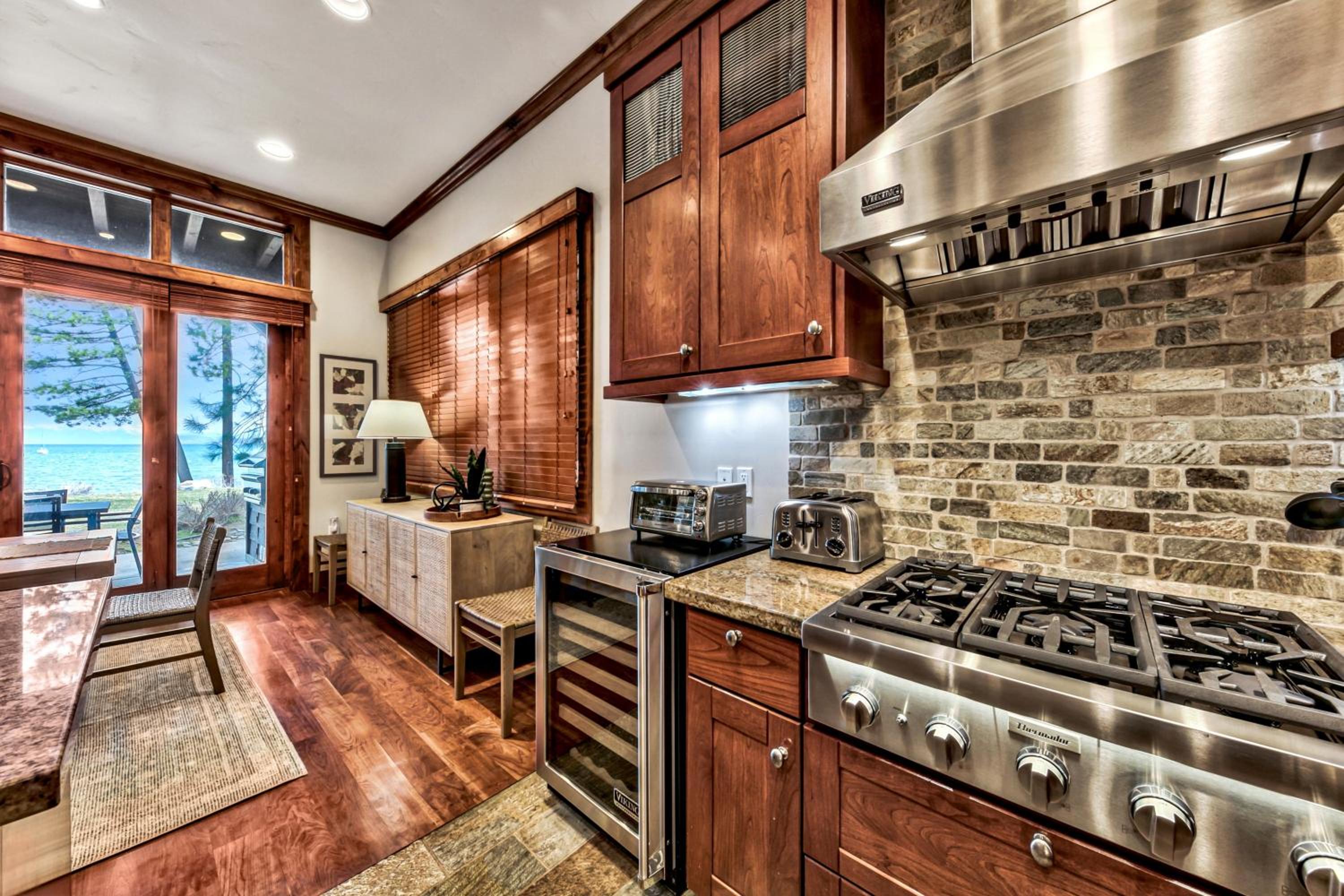 Lake Tahoe Vacations - Sierra Shores Five - Lakefront Comfort - Property Image 29