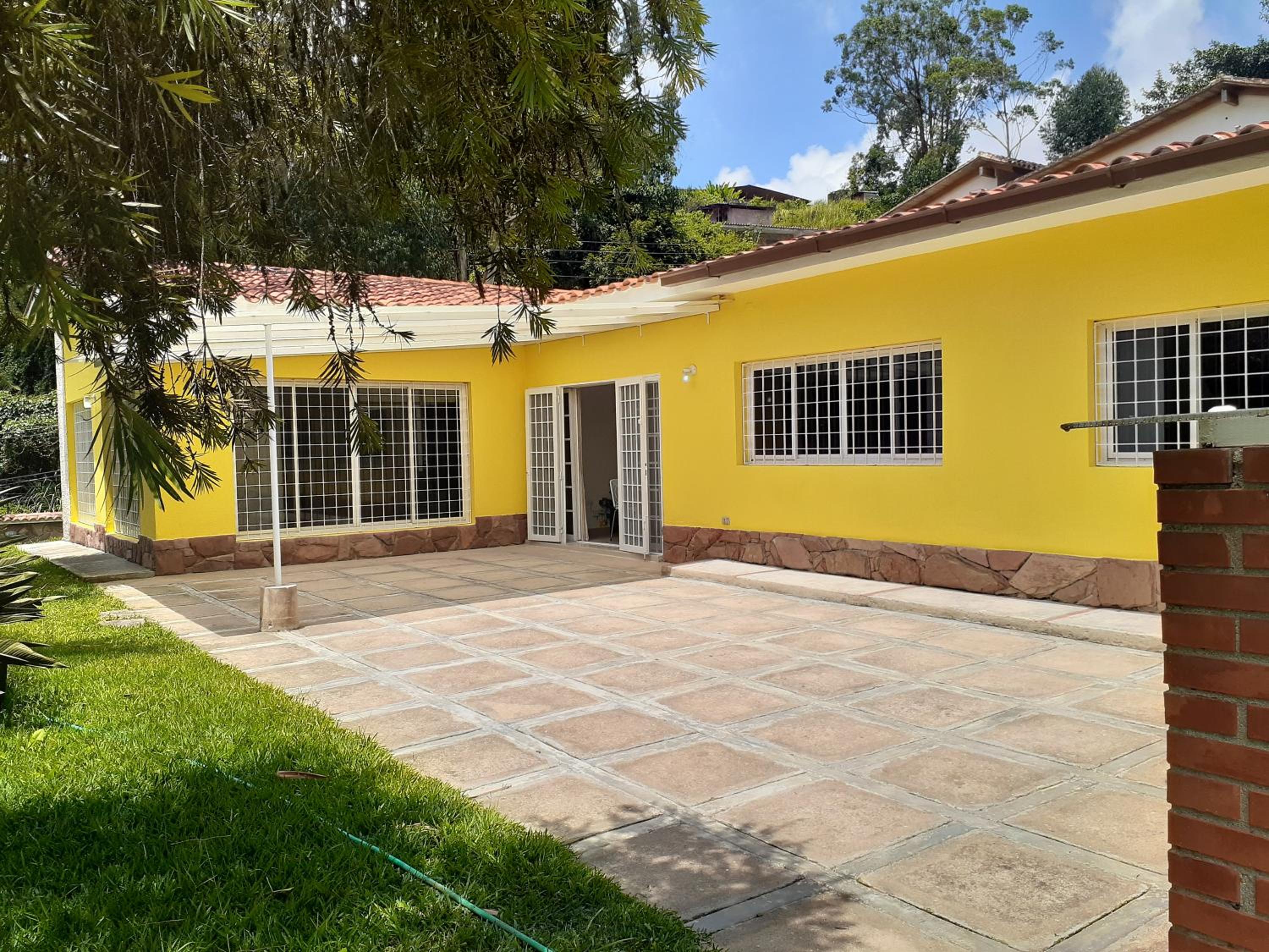 Hermosa casa en clima fresco view 2