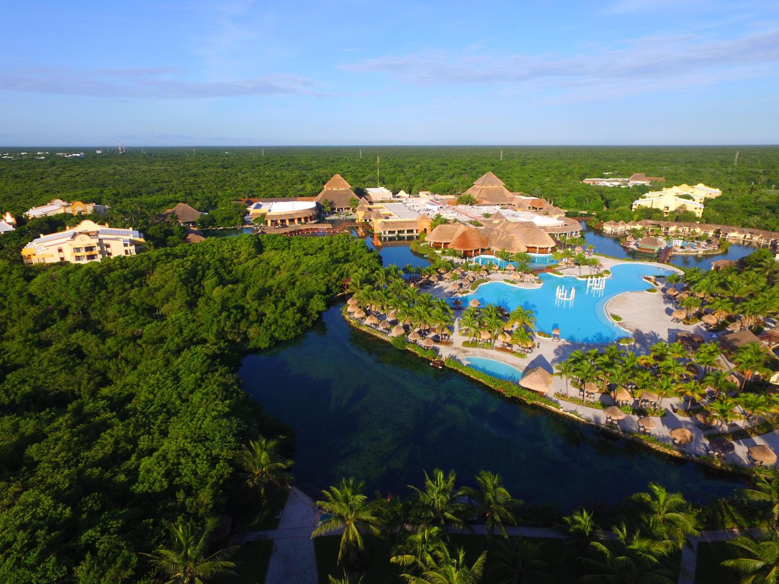 Hotel Grand Palladium White Sand Resort & Spa - All Inclusive - Image 1