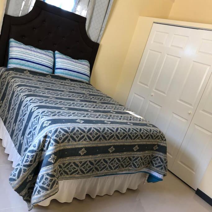 Ocean View Cottage - Montego Bay view 2