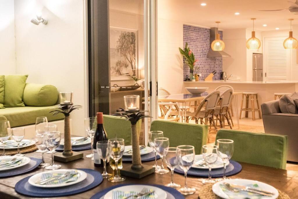 Amaroo Villa - Absolute Beachfront Port Douglas