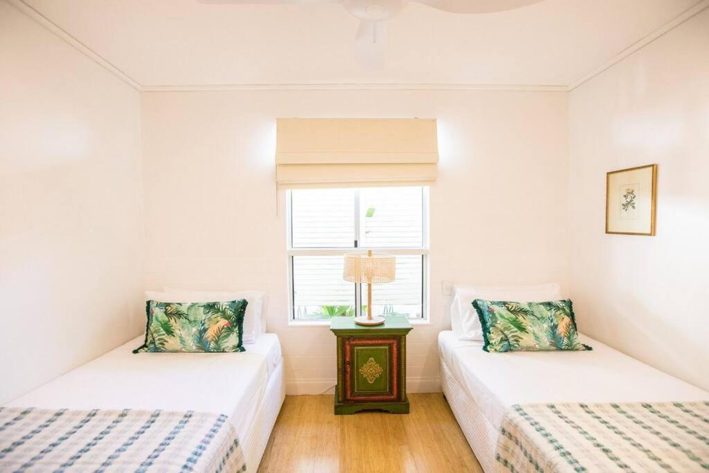 Amaroo Villa - Absolute Beachfront Port Douglas