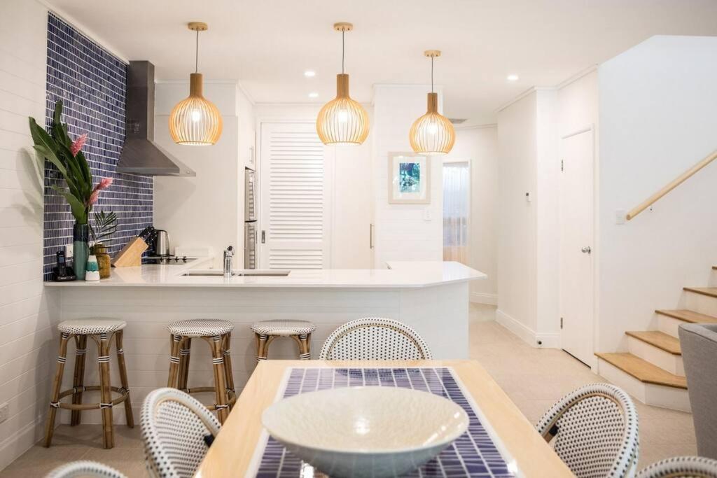 Amaroo Villa - Absolute Beachfront Port Douglas